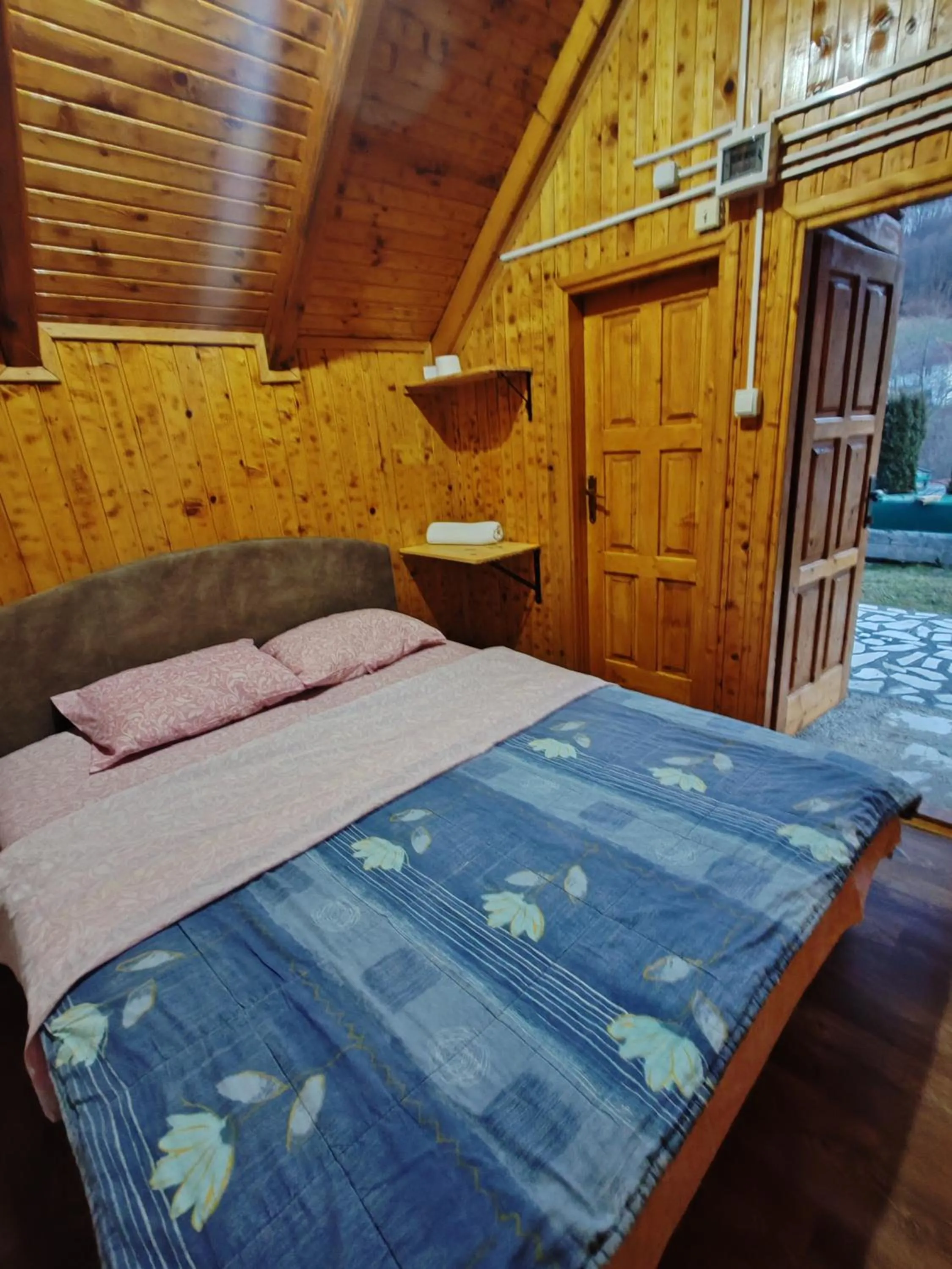 Small Double Room in Rural haushold Konak Vukovica kolibe