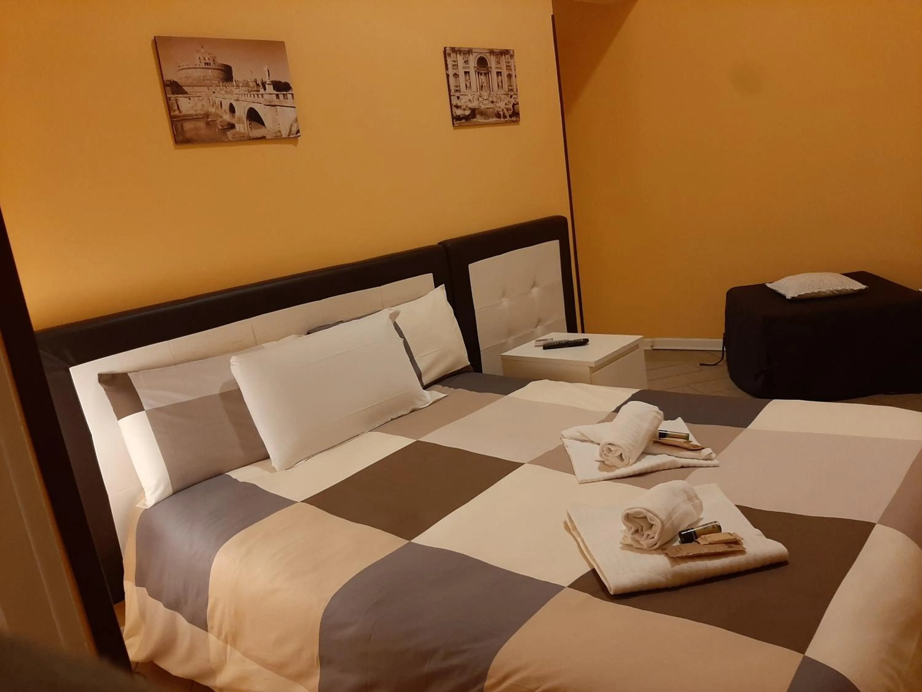 Bedroom, Bed in My Trevi Rooms 88