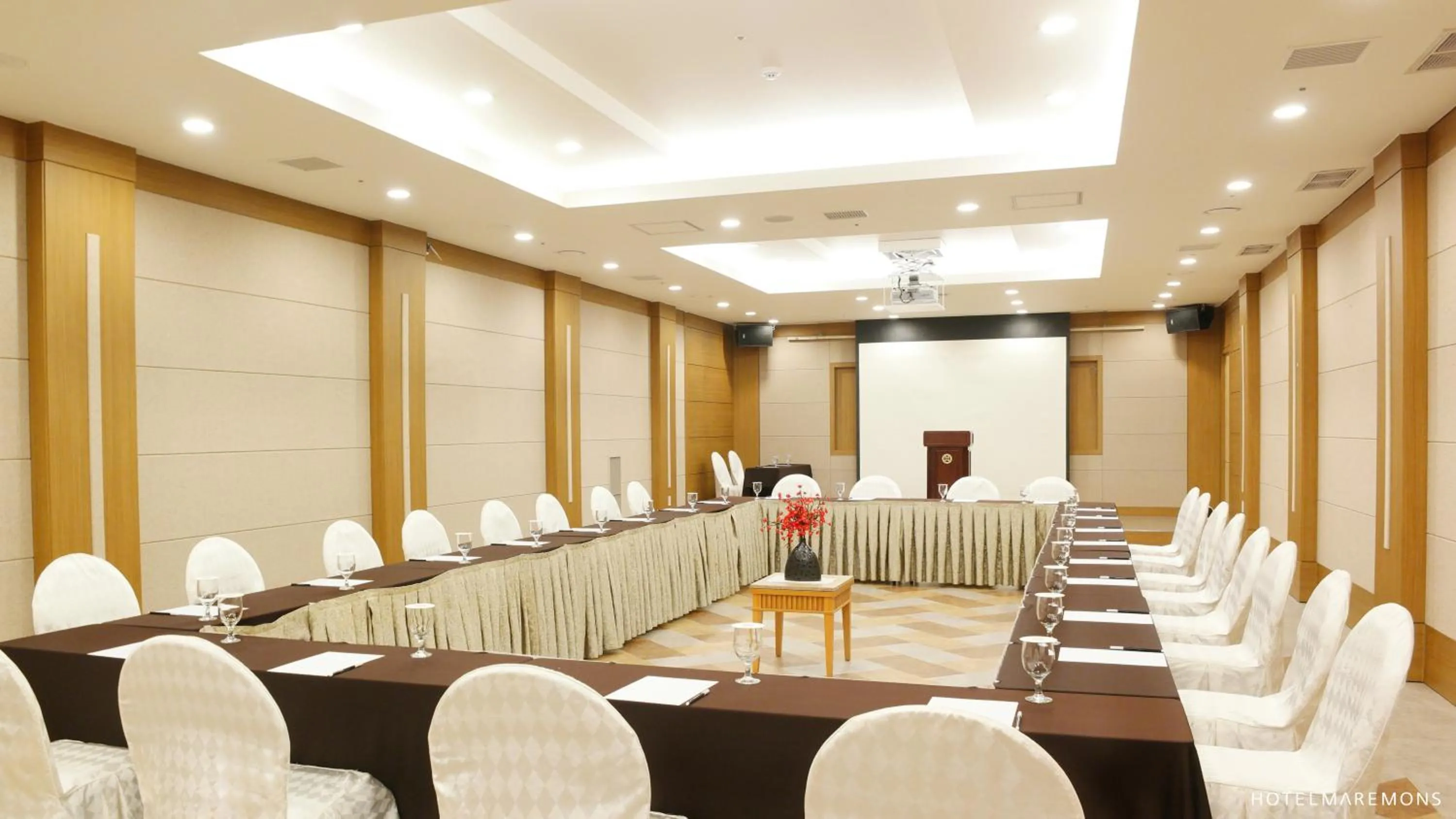 Banquet/Function facilities in Hotel Maremons