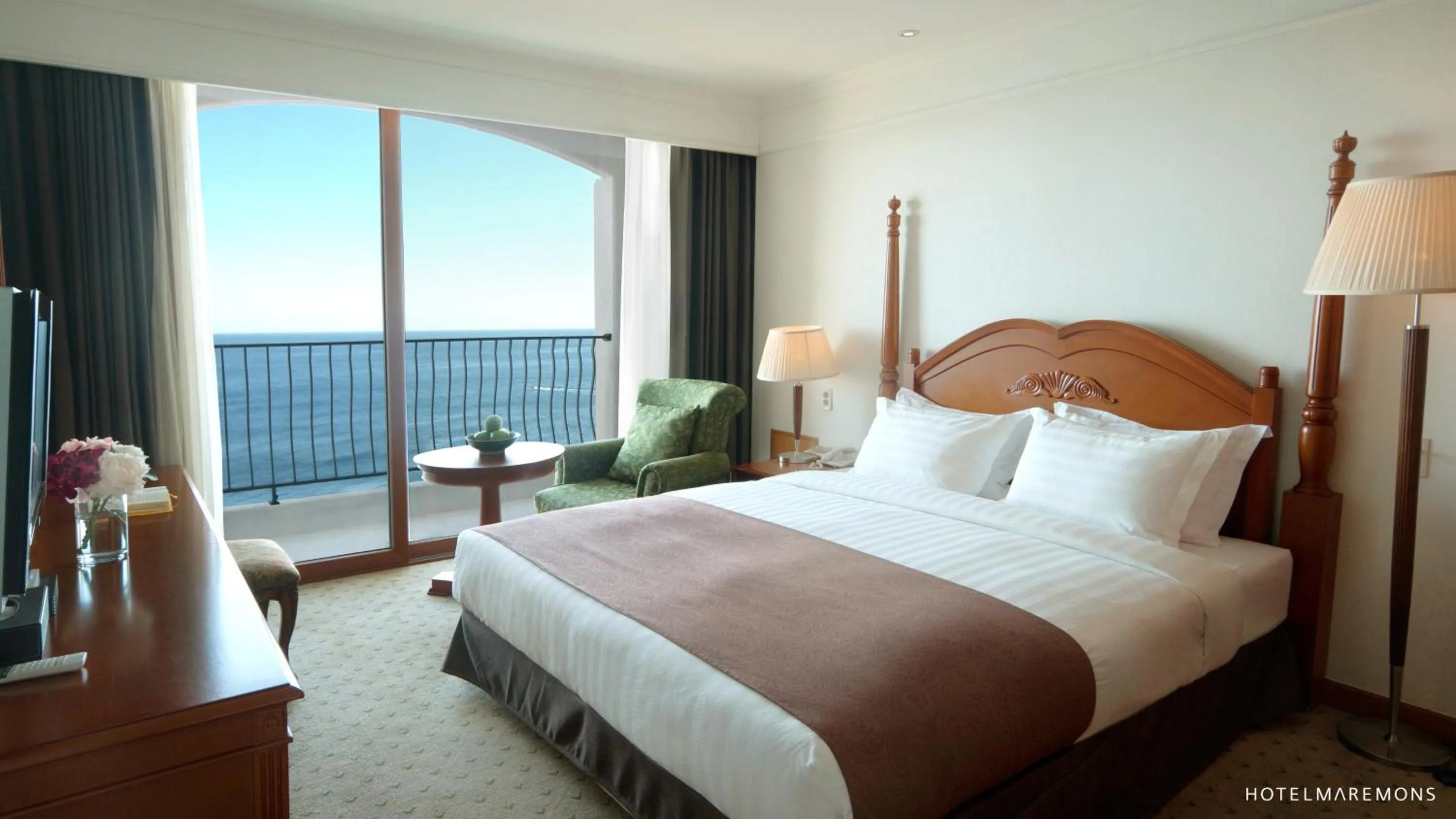 Sea view, Bed in Hotel Maremons