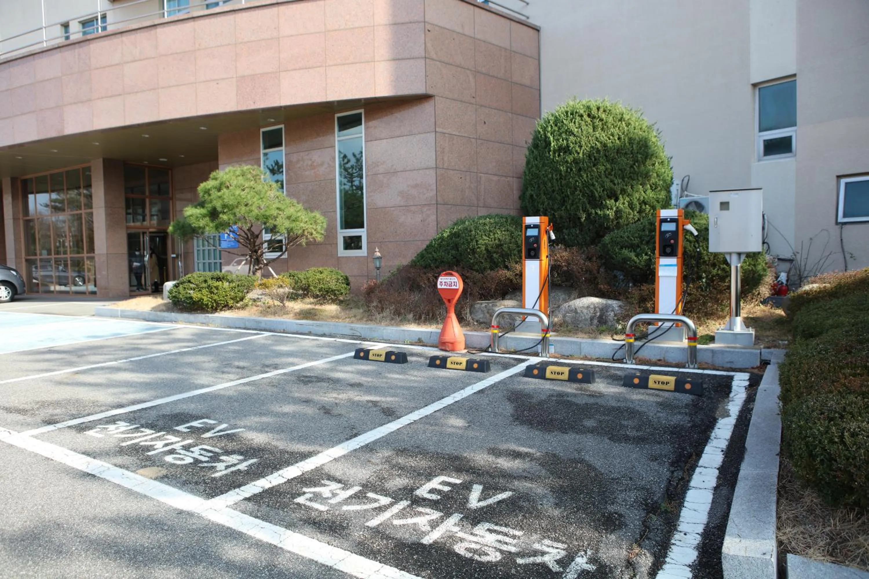 Property building in Hotel Maremons