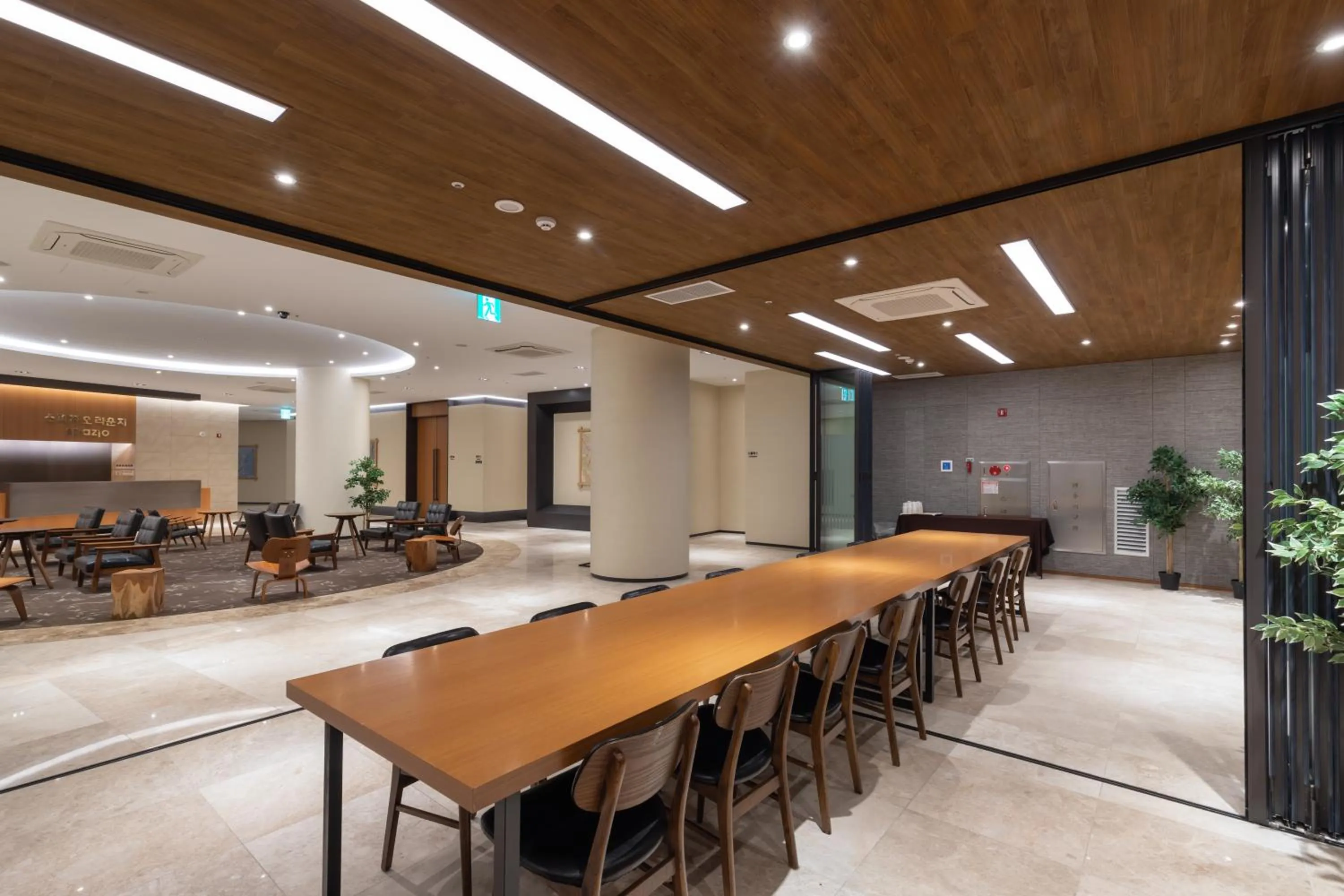 Library in Hotel Maremons