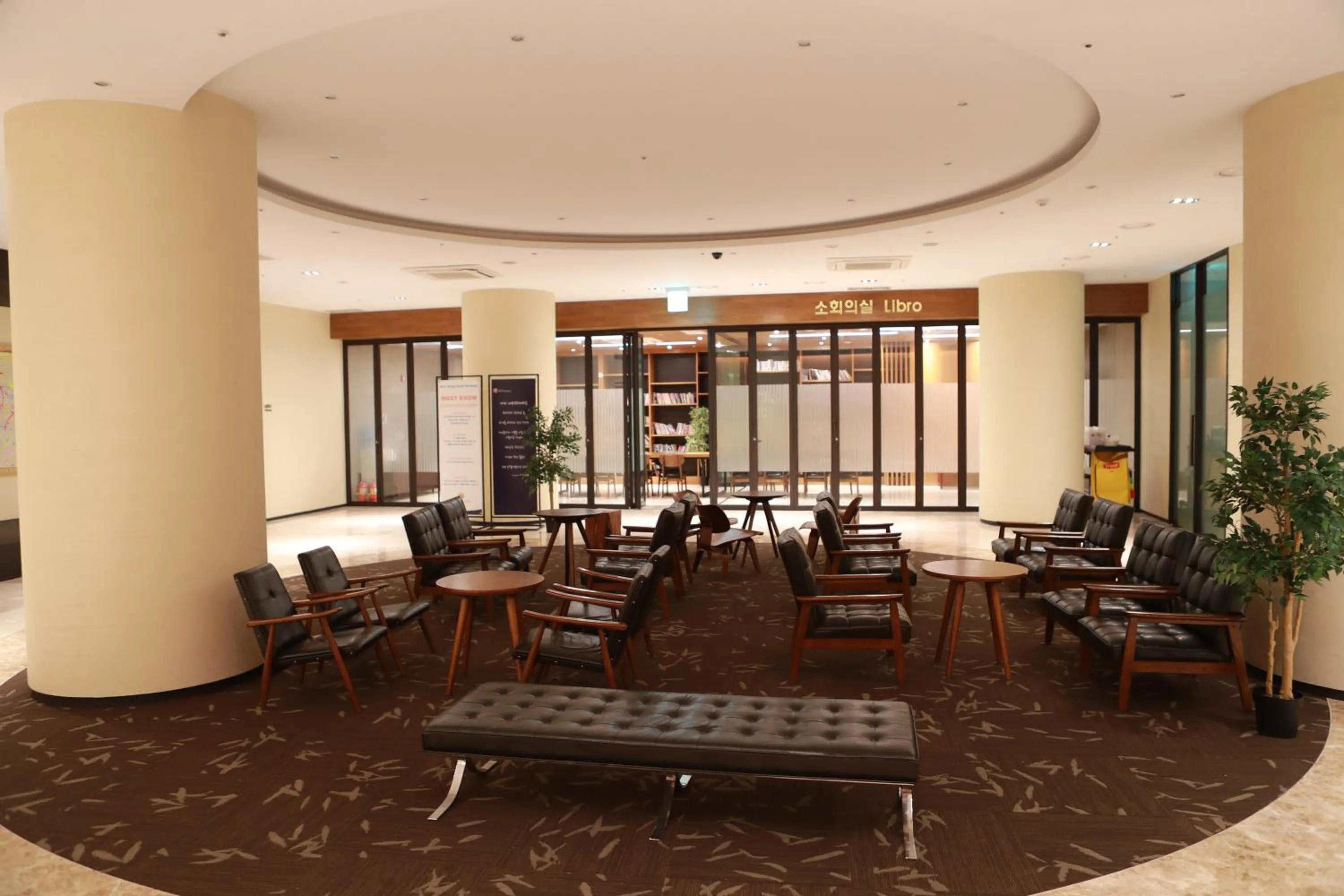 Seating area in Hotel Maremons