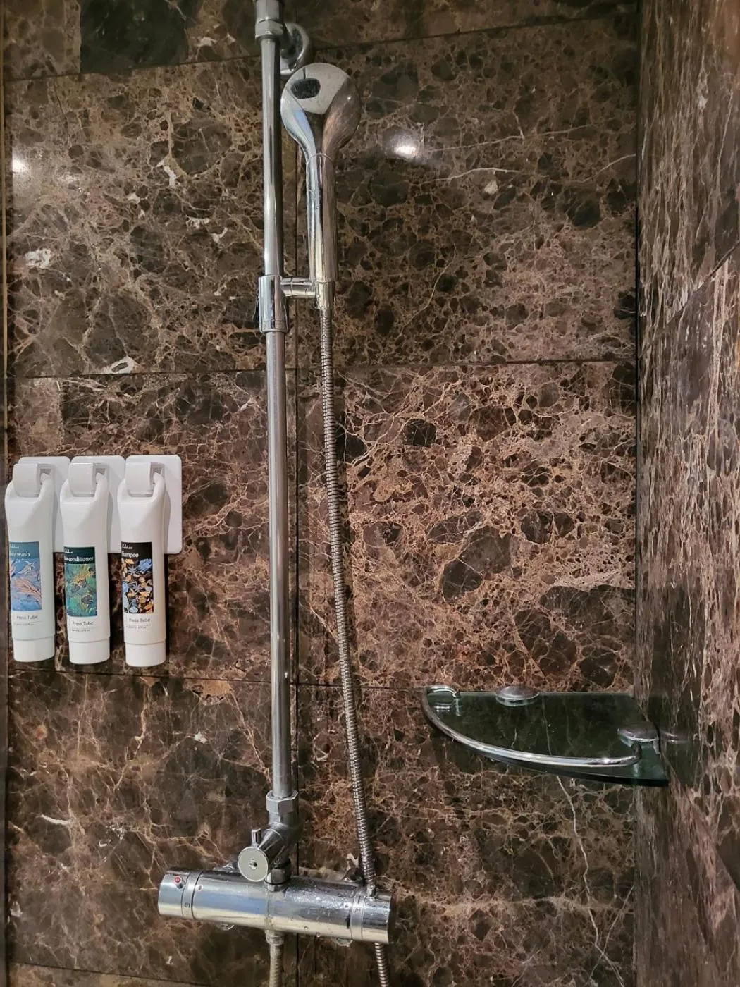 Shower in Hotel Maremons