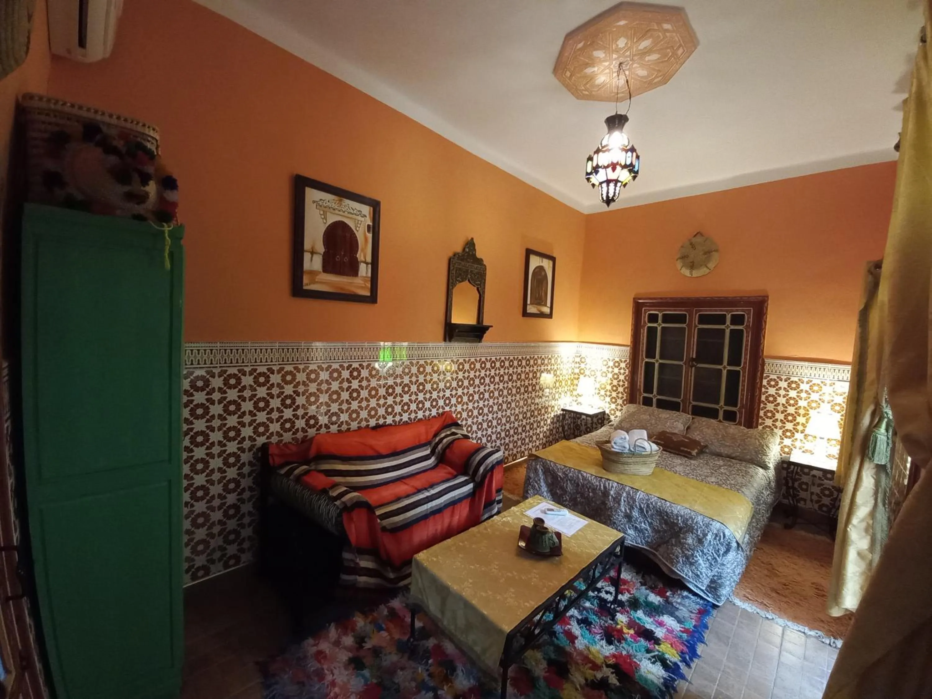 Photo of the whole room, Bed in Dar Pa Labzioui