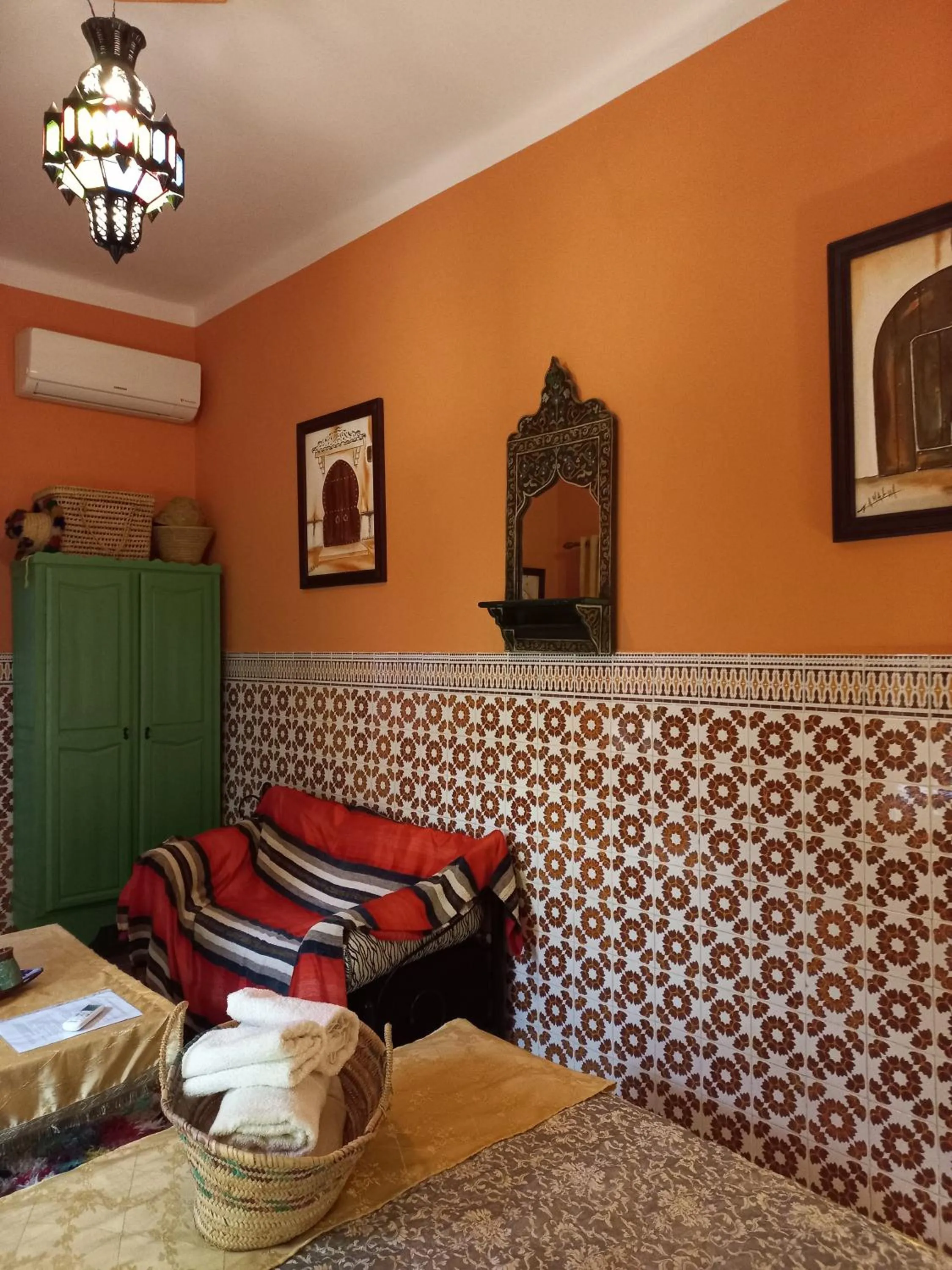 Photo of the whole room, Bed in Dar Pa Labzioui