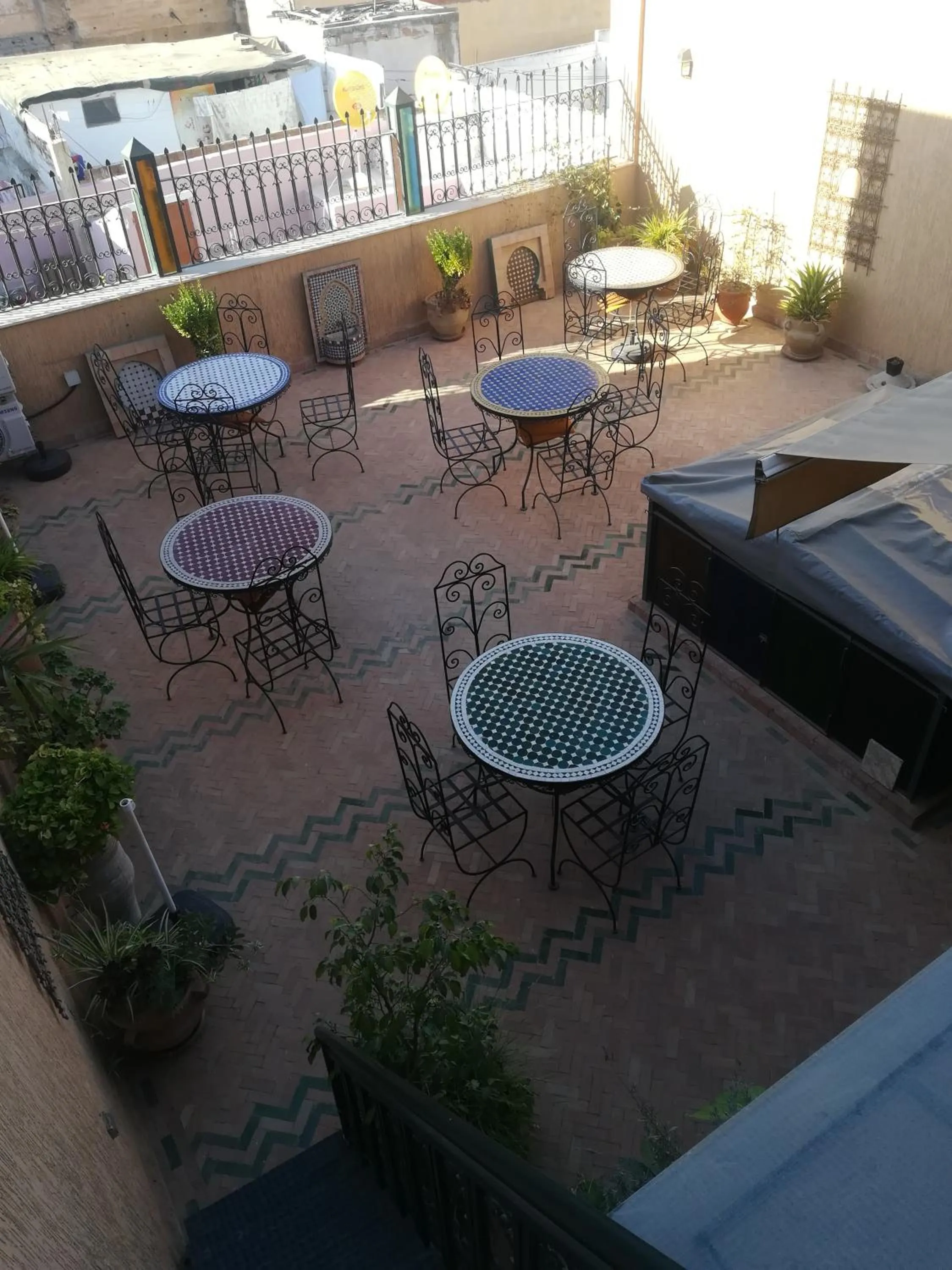 Restaurant/places to eat in Dar Pa Labzioui