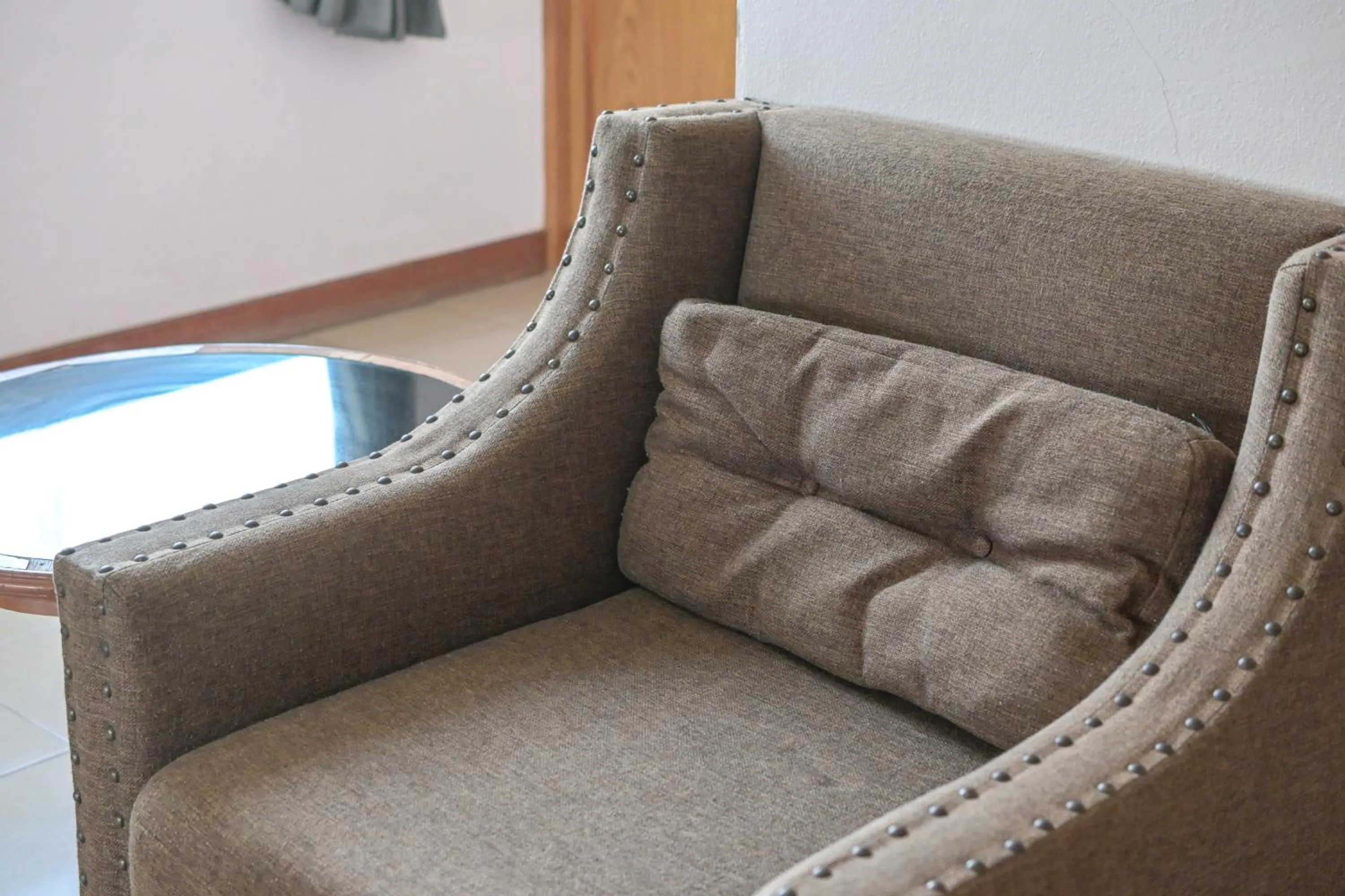 Seating area in Rattana Park Hotel