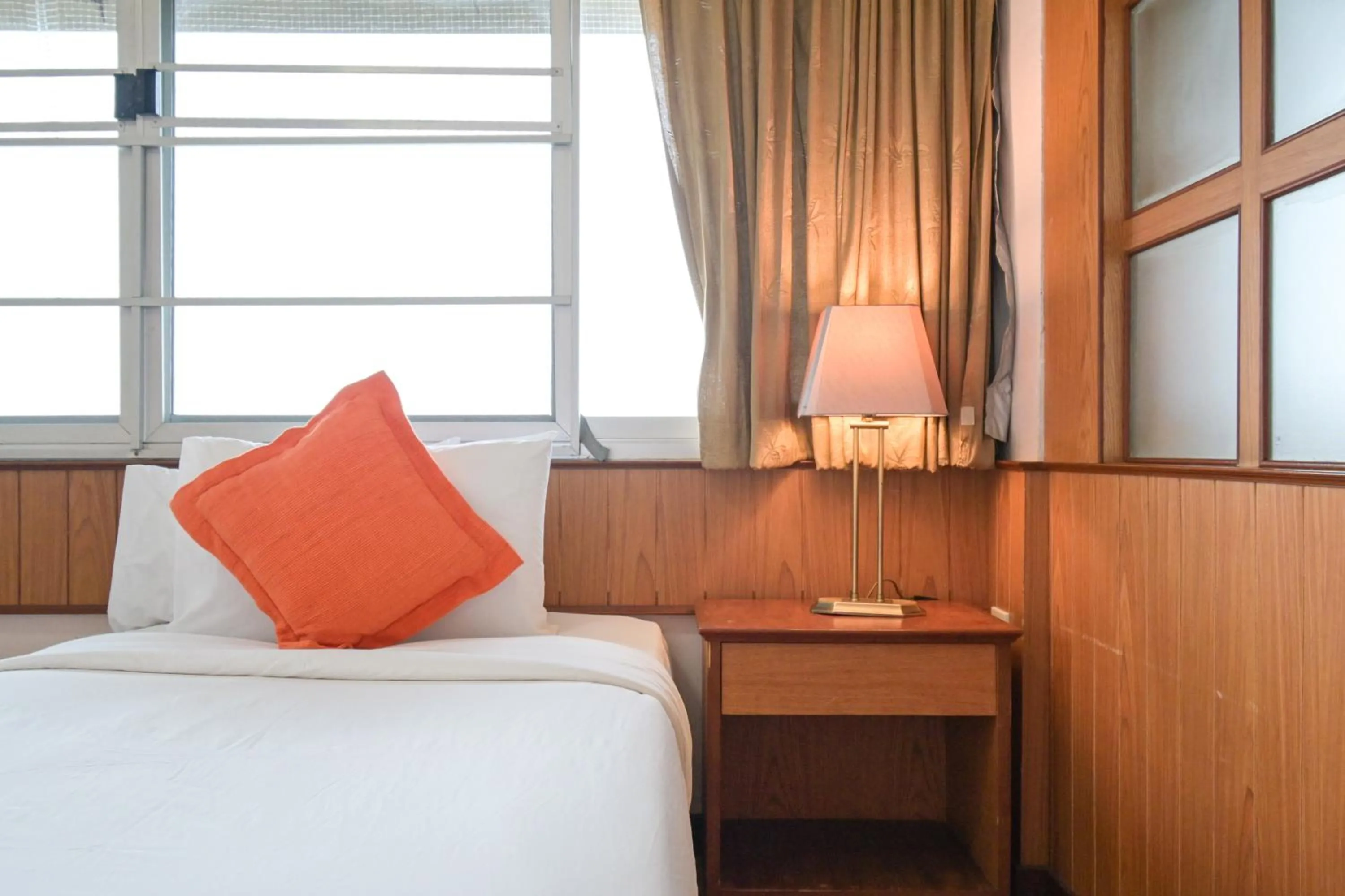 Bed in Rattana Park Hotel