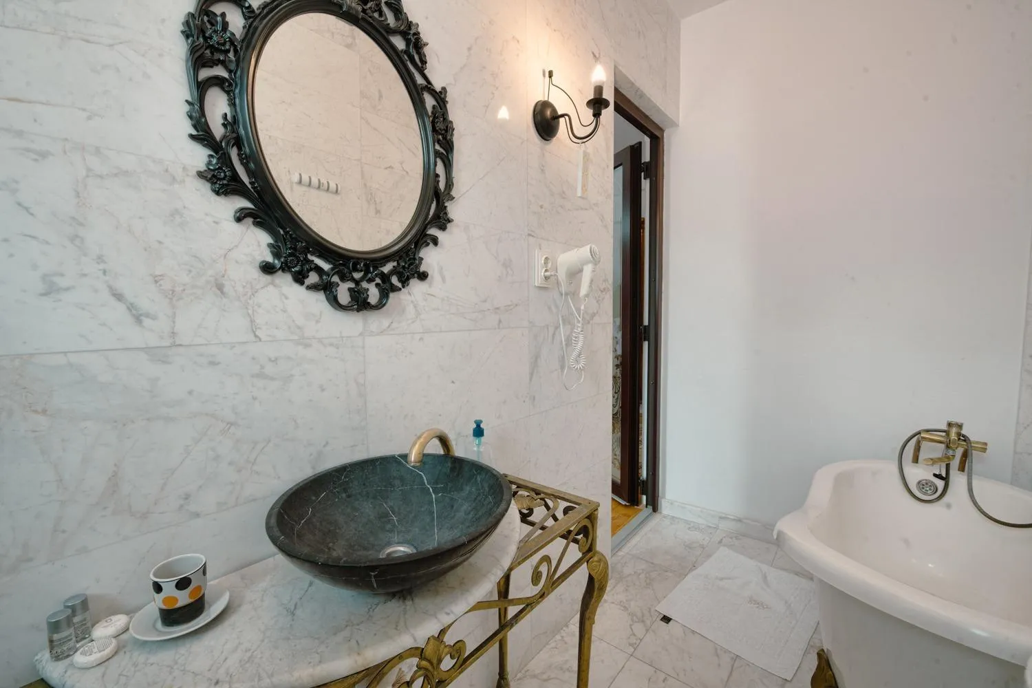 Bathroom in Hotel Coroana Moldovei