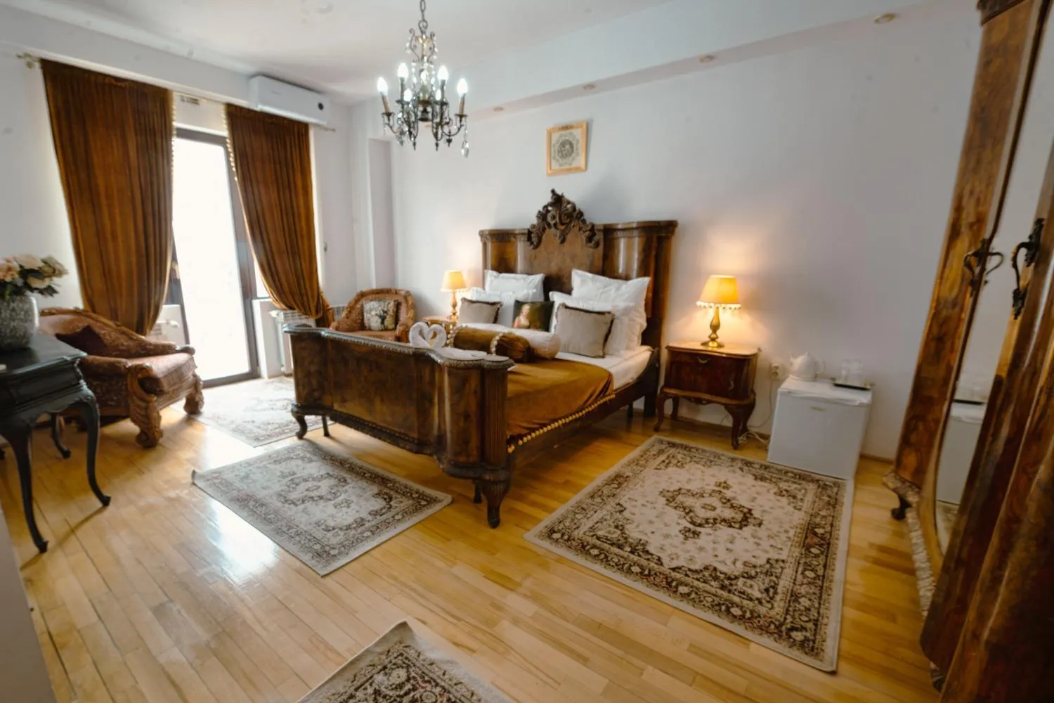 Bed in Hotel Coroana Moldovei
