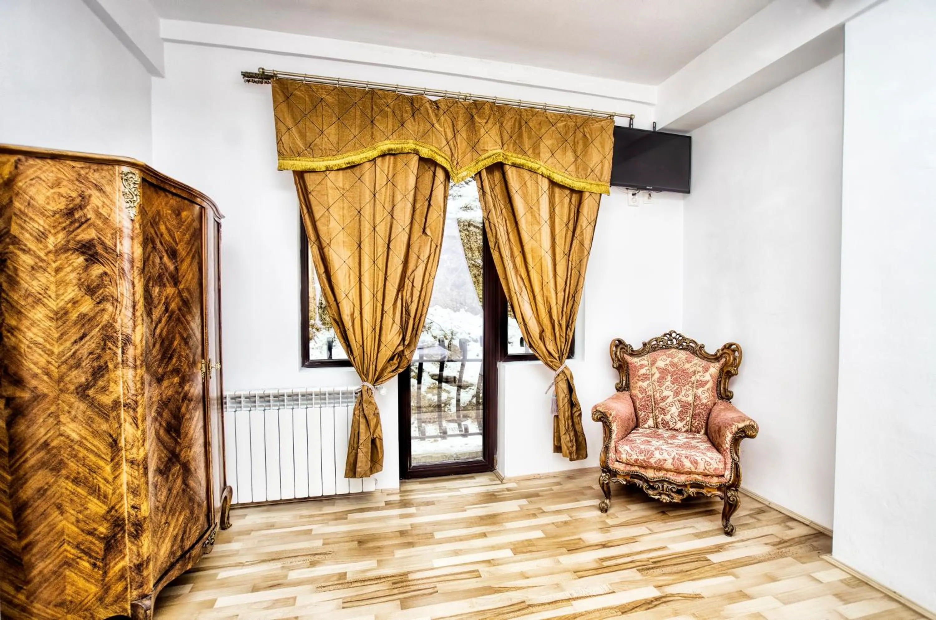 Photo of the whole room in Hotel Coroana Moldovei