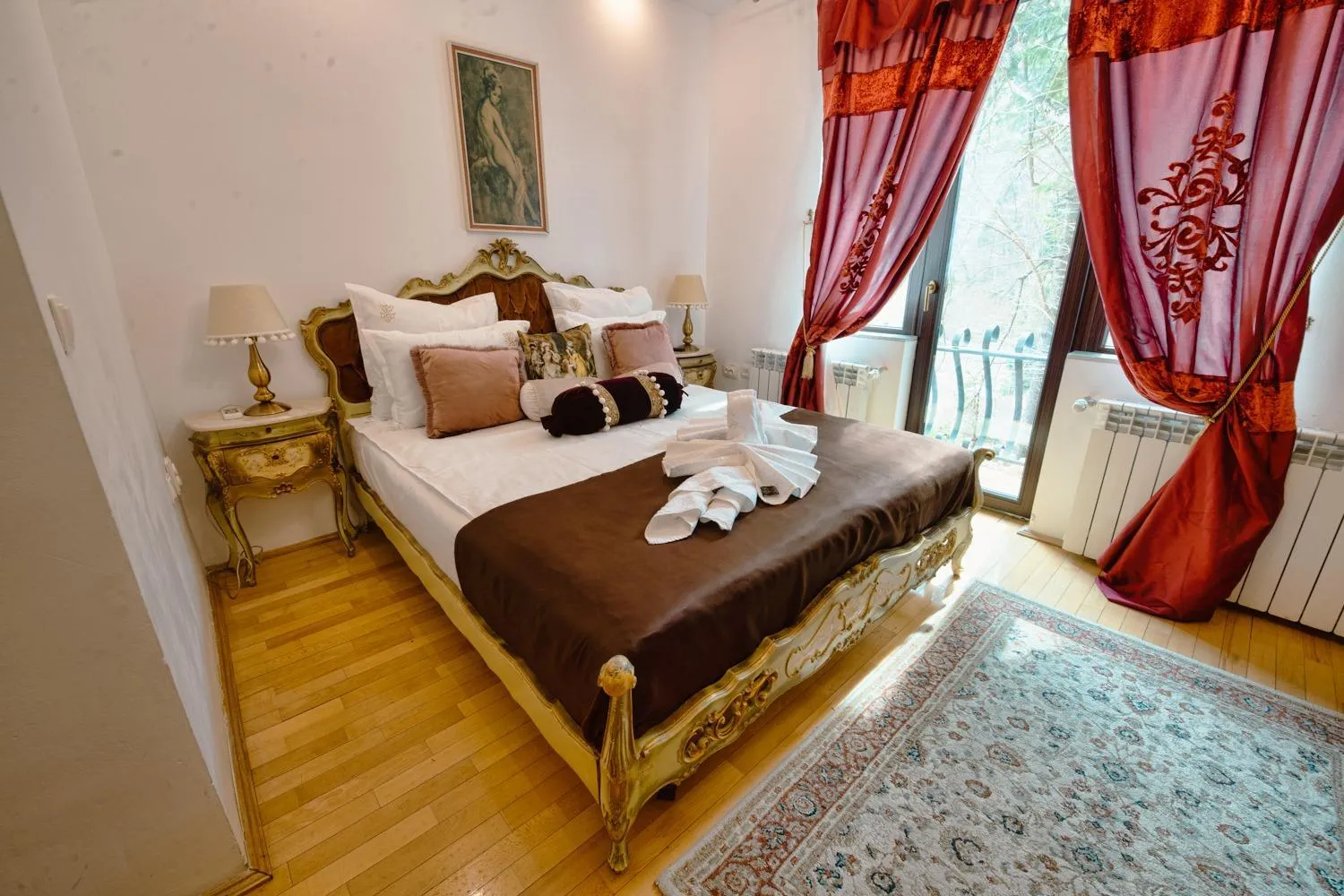 Bed in Hotel Coroana Moldovei