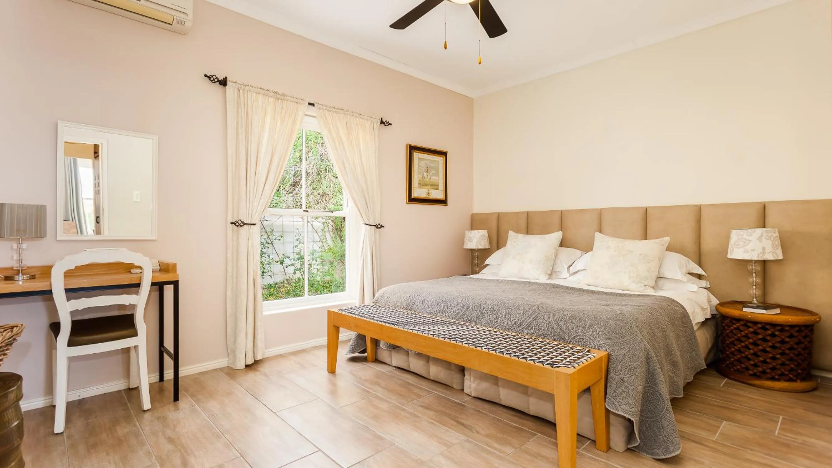 air conditioner, Bed in Lady Loch Country House