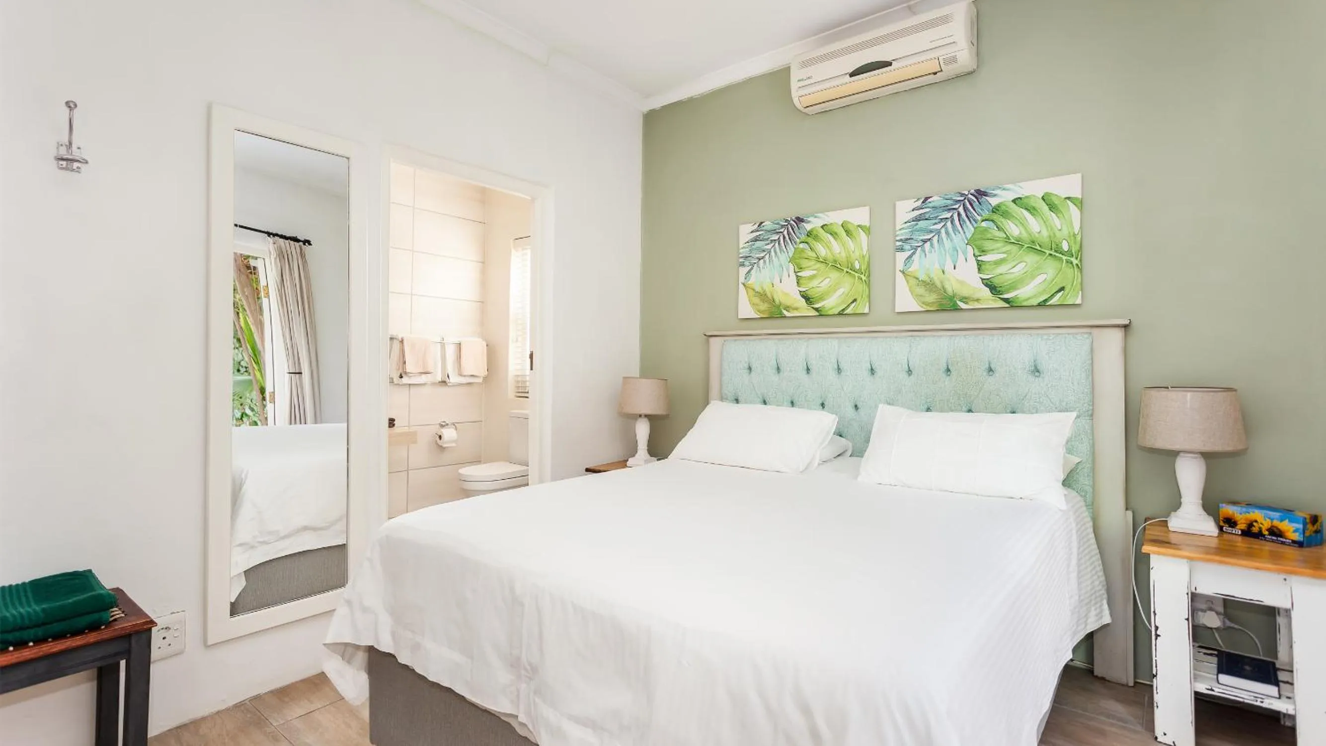 air conditioner, Bed in Lady Loch Country House