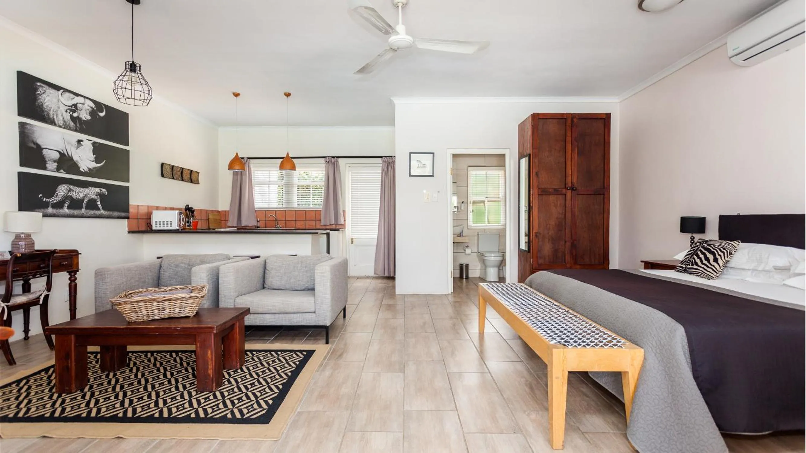 Kitchen or kitchenette, Bed in Lady Loch Country House