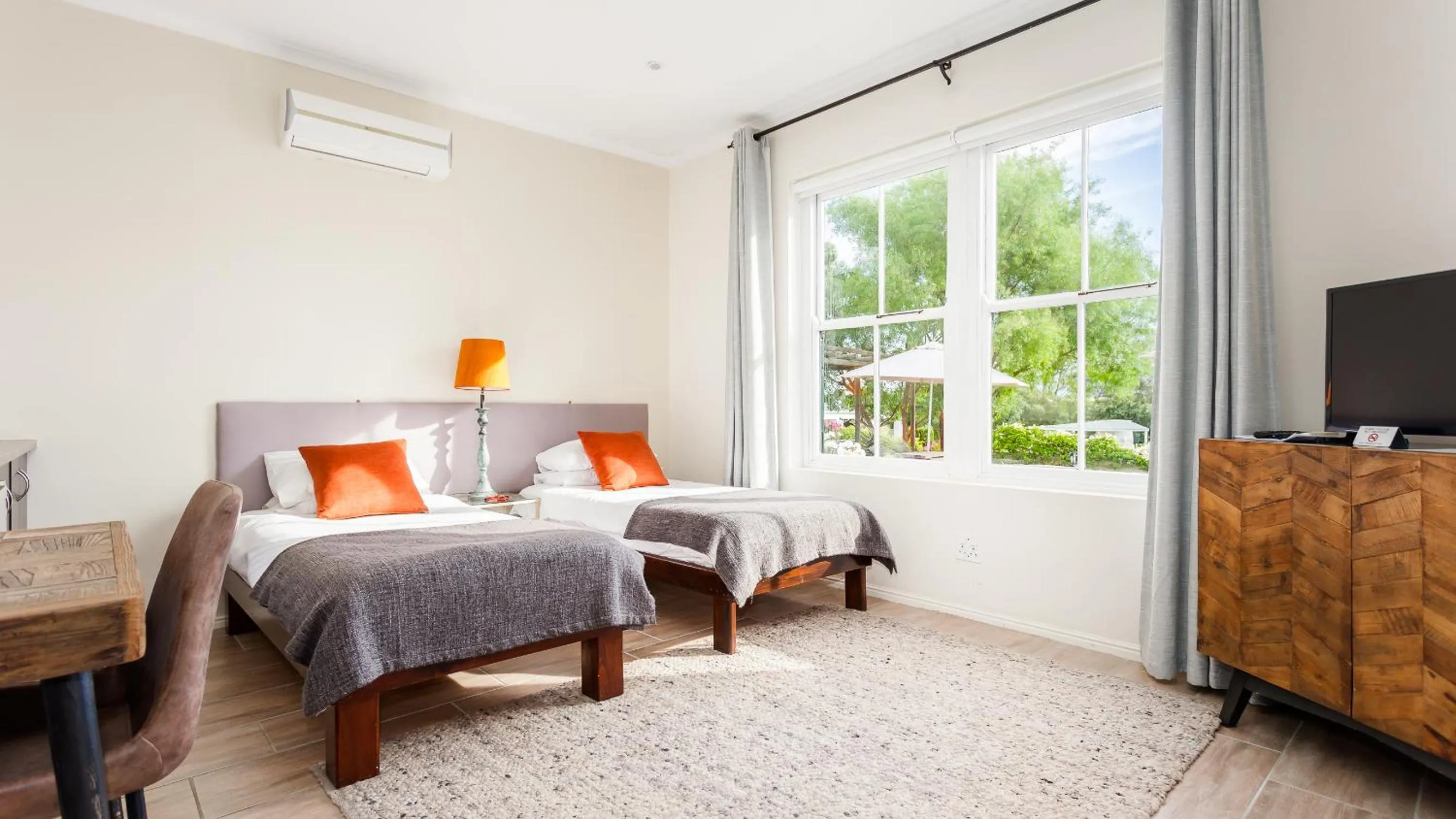 air conditioner, Bed in Lady Loch Country House