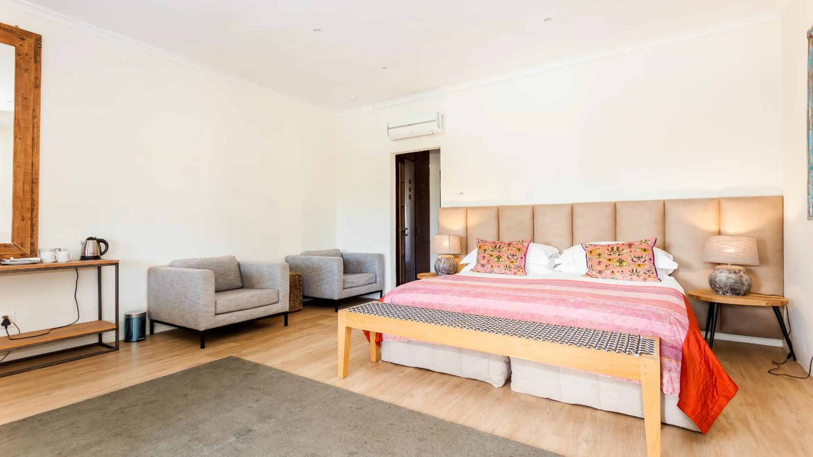 Garden view, Bed in Lady Loch Country House