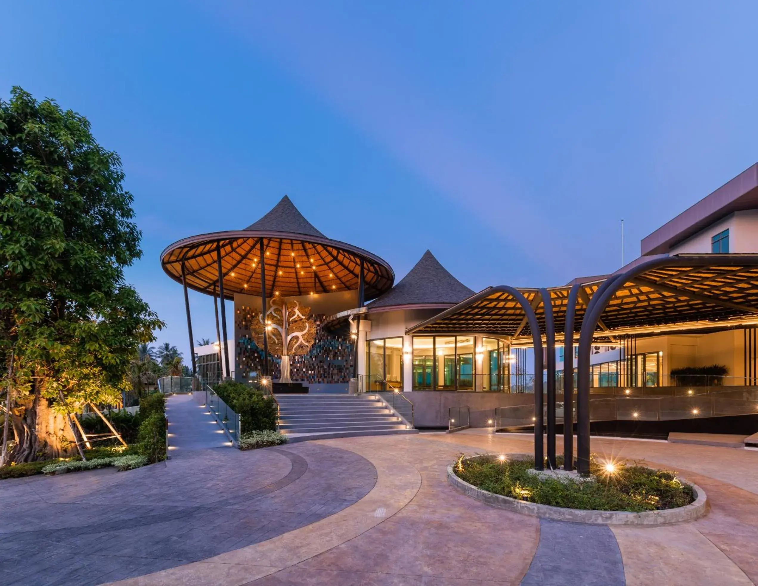 Facade/entrance in Na Tree Tara Riverside Resort Amphawa Damnoensaduak Facade/entrance in Na Tree Tara Riverside Resort Amphawa Damnoensaduak