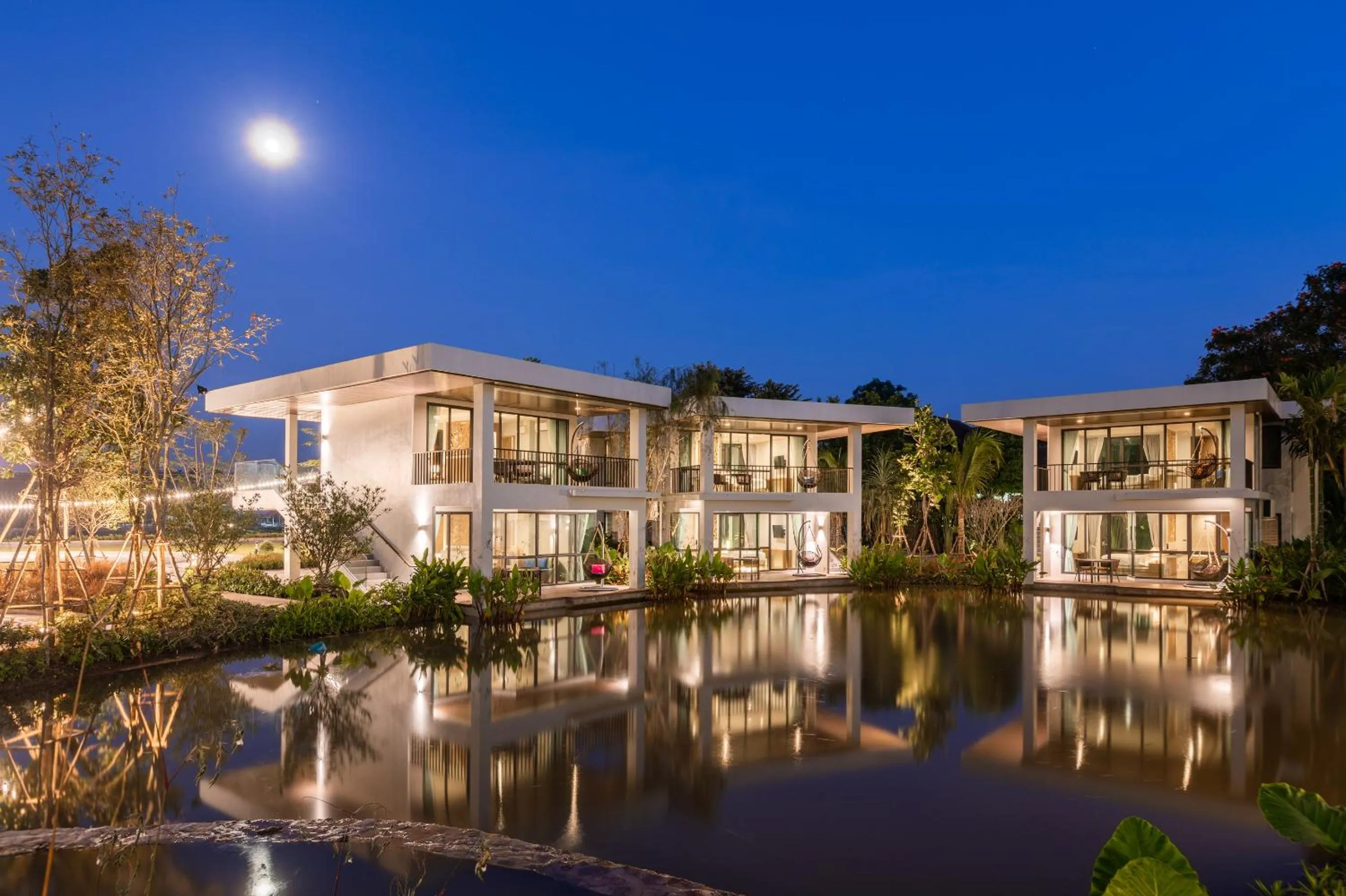 Property building in Na Tree Tara Riverside Resort Amphawa Damnoensaduak
