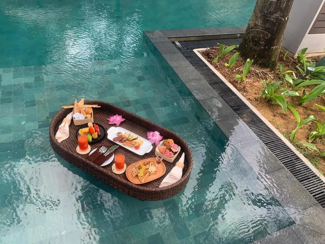 Swimming pool in Ayana Sea