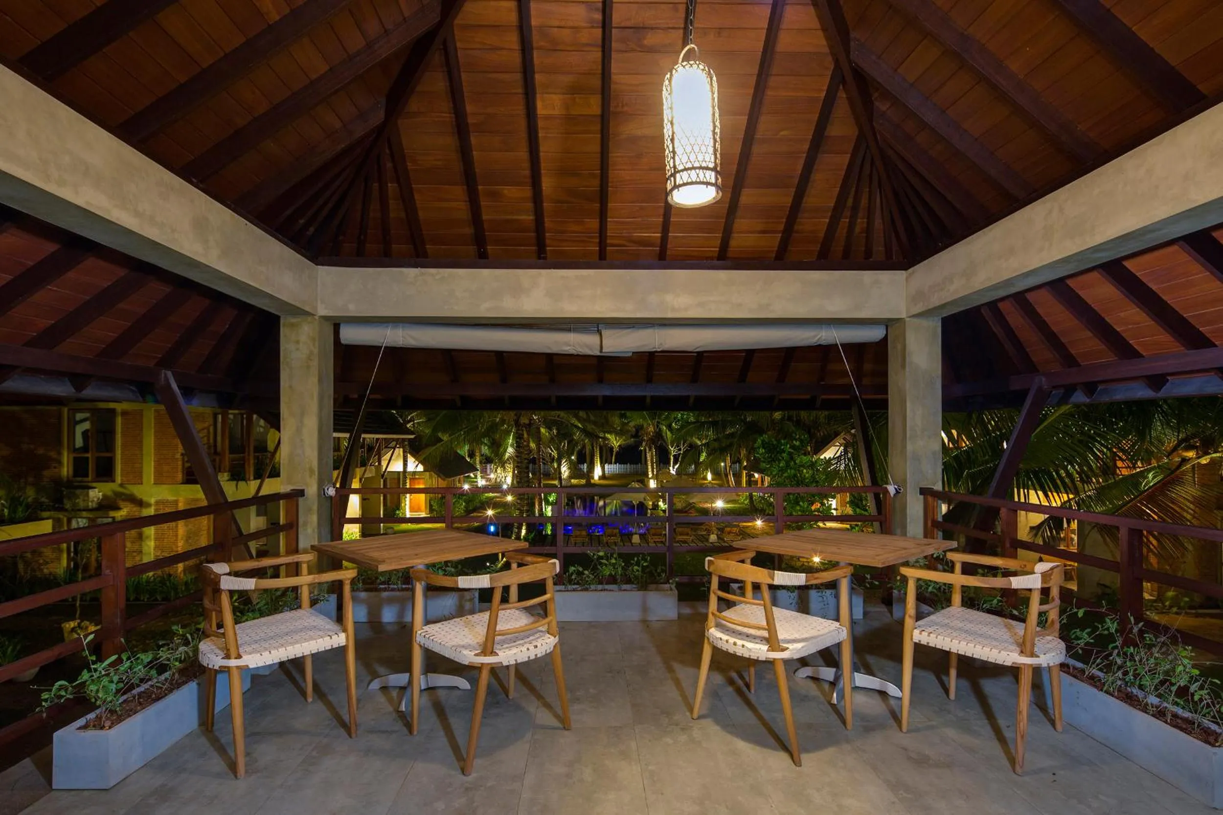 Restaurant/places to eat in Ayana Sea