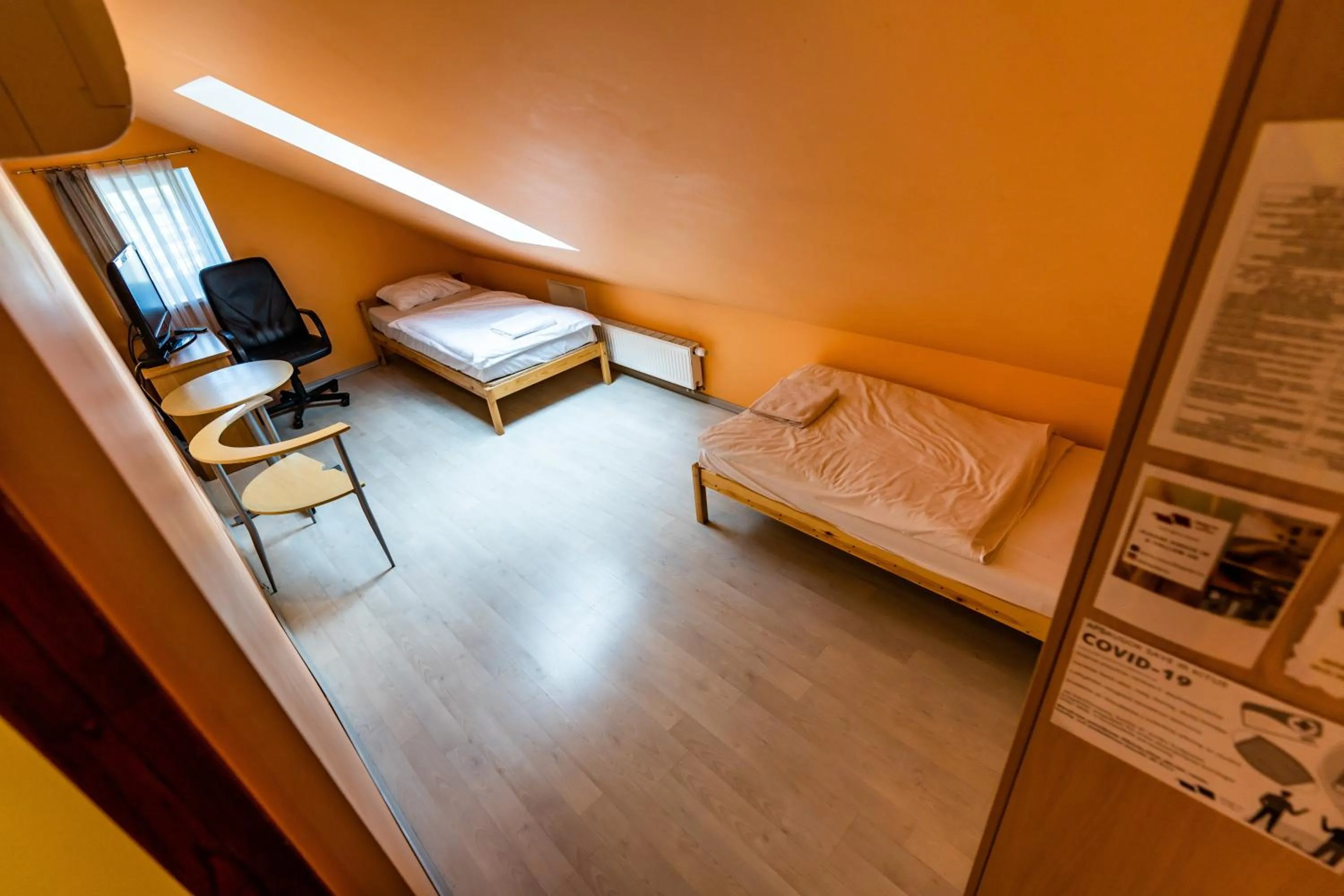 Property building, Bed in Klaipeda INN Private Parking and Kitchen