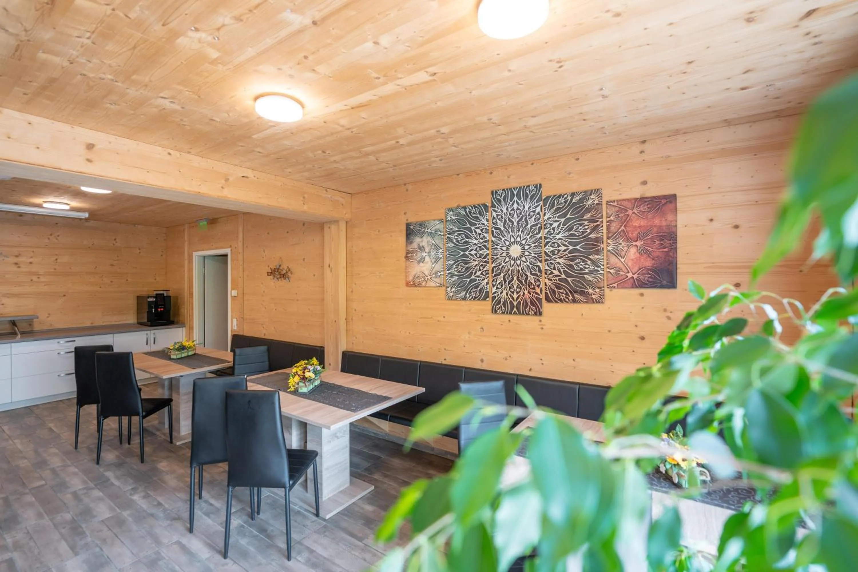 Restaurant/places to eat in Gästehaus am Hahnenkamm