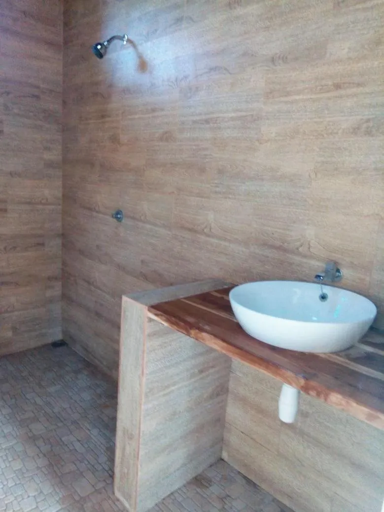 Bathroom in Lakey Beach Inn hotel