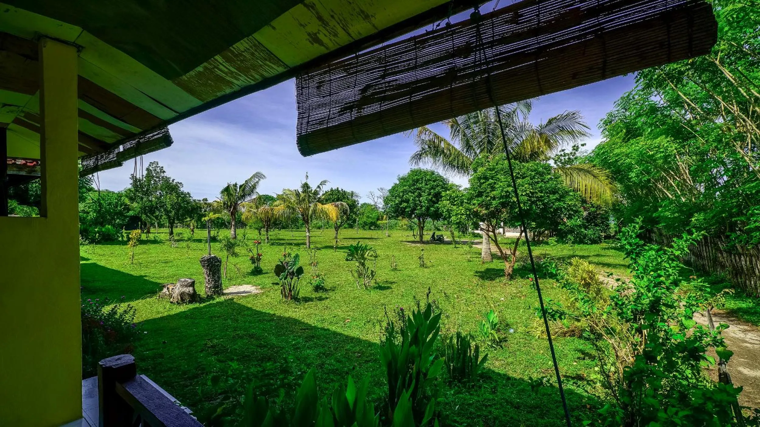 Garden view in Lakey Beach Inn hotel