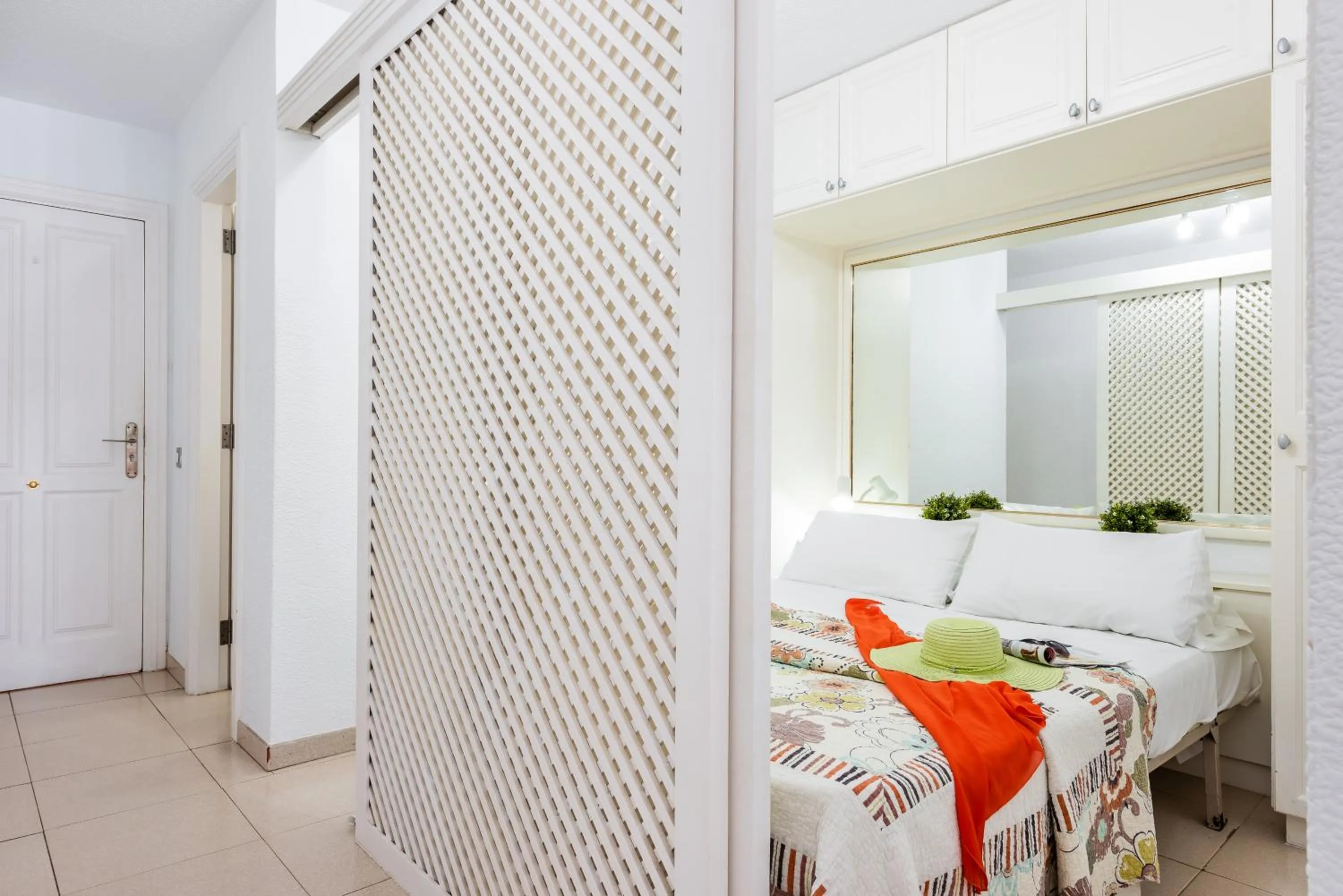 Bedroom, Bed in Tenerife Royal Gardens - Viviendas Vacacionales