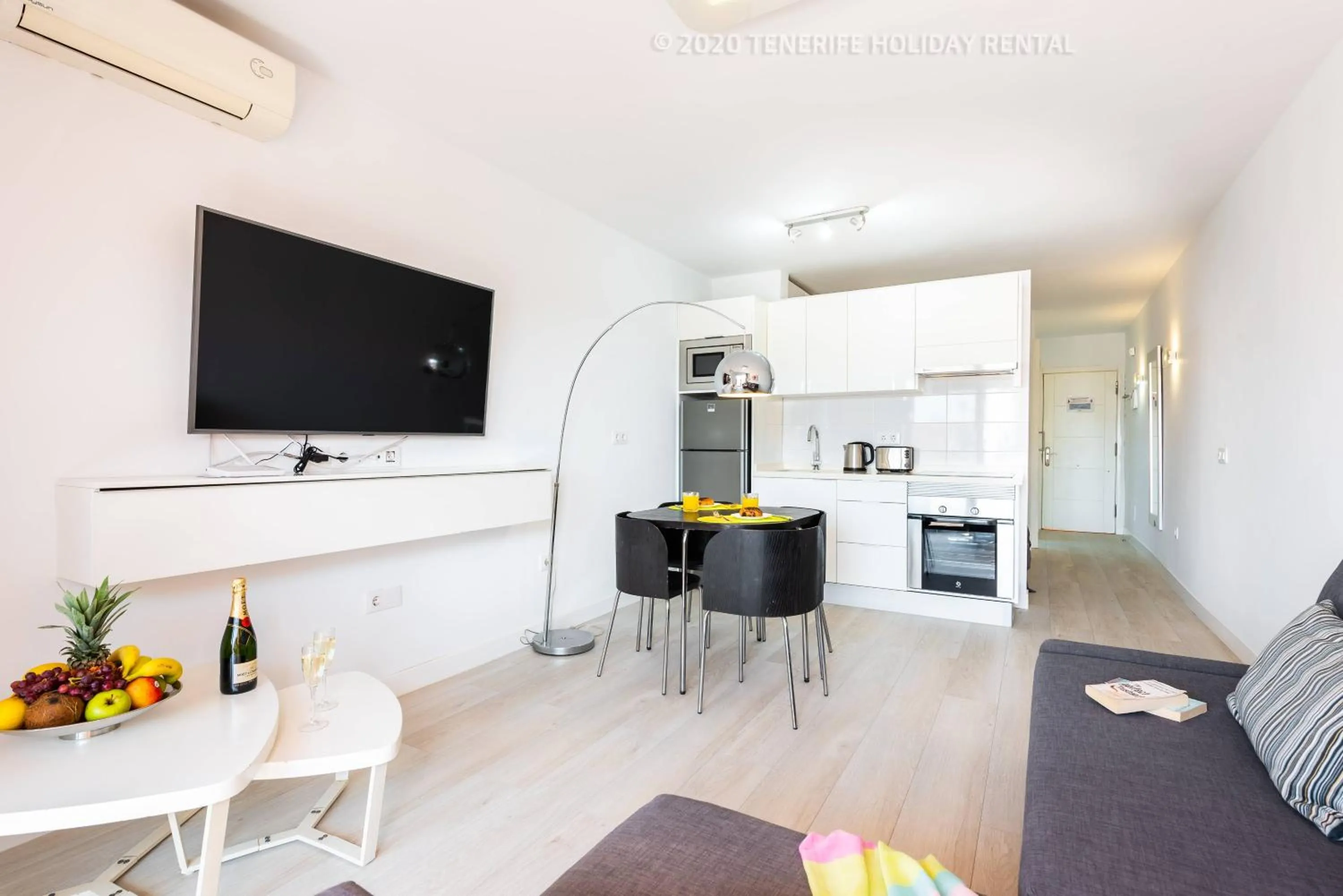 TV and multimedia in Tenerife Royal Gardens - Viviendas Vacacionales