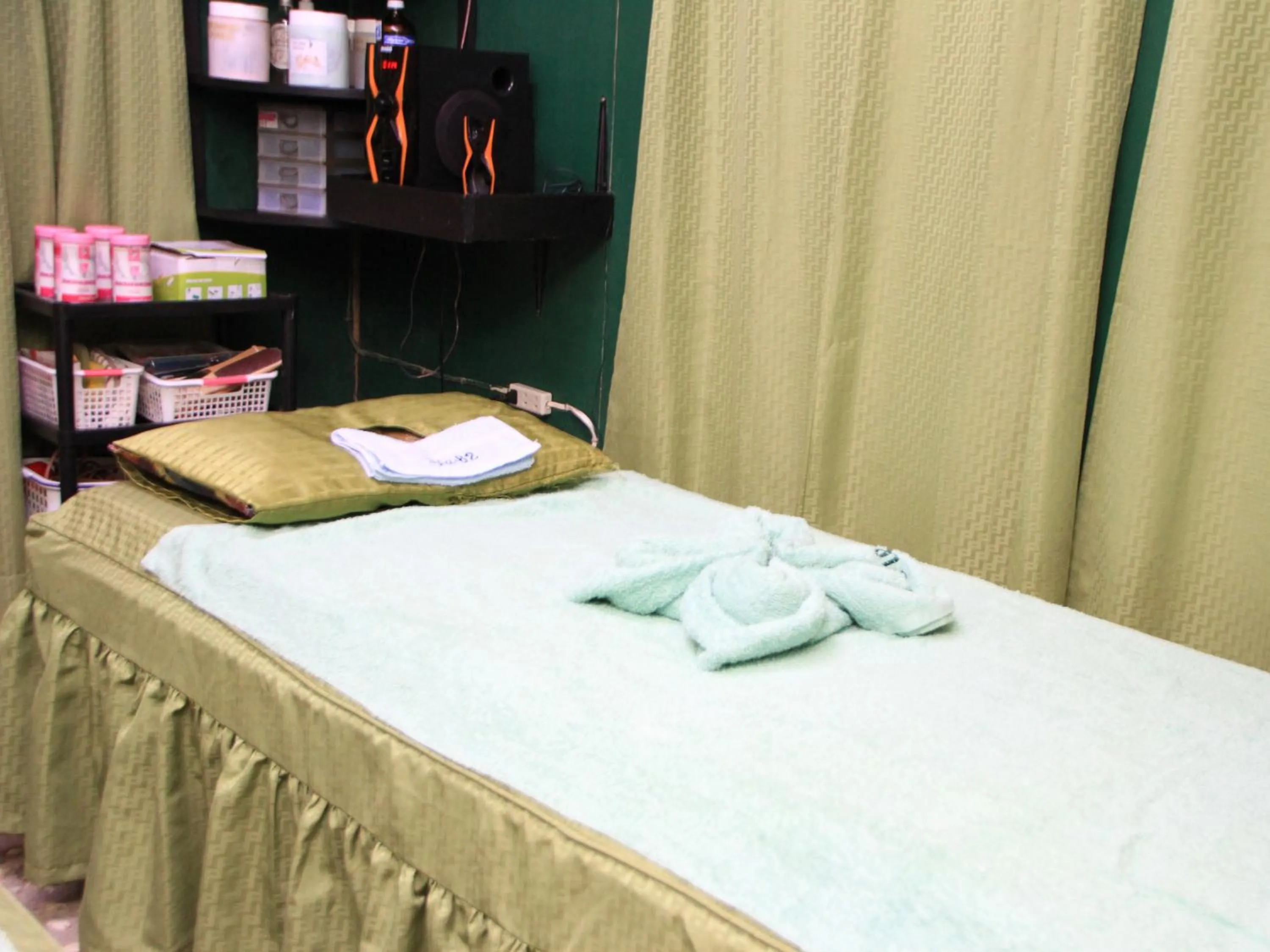 Property building, Bed in Badladz Beach and Dive Resort