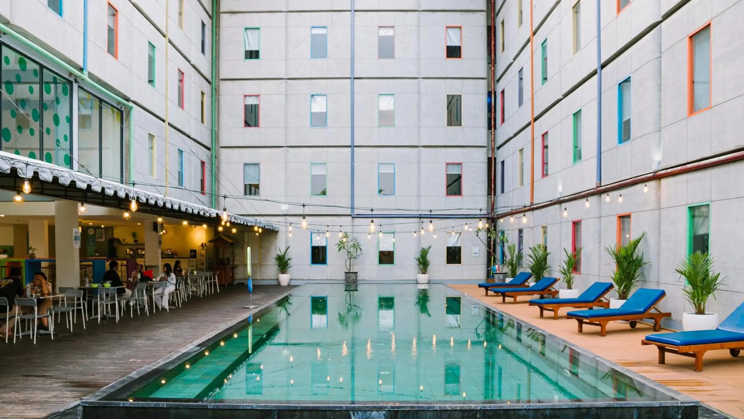 Swimming pool in POP! Hotel Kuta Beach Swimming pool in POP! Hotel Kuta Beach