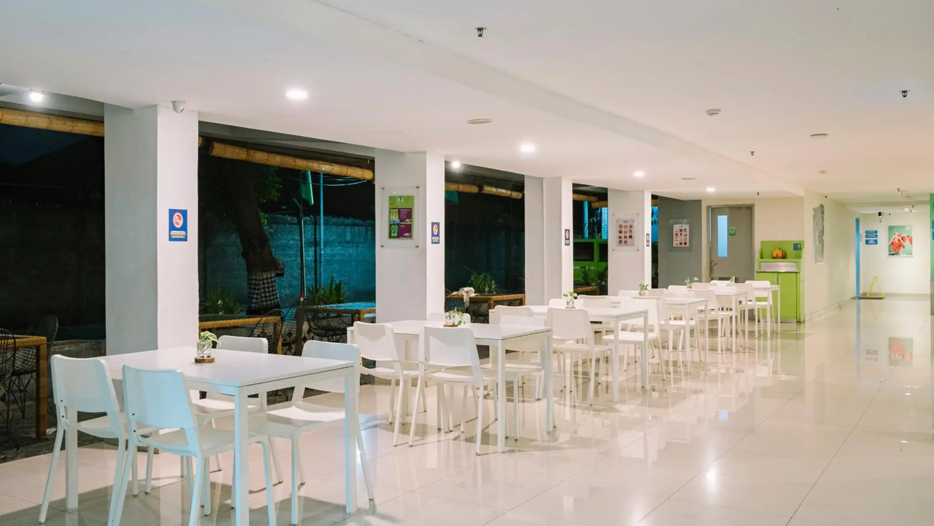 Restaurant/places to eat in POP! Hotel Kuta Beach Restaurant/places to eat in POP! Hotel Kuta Beach