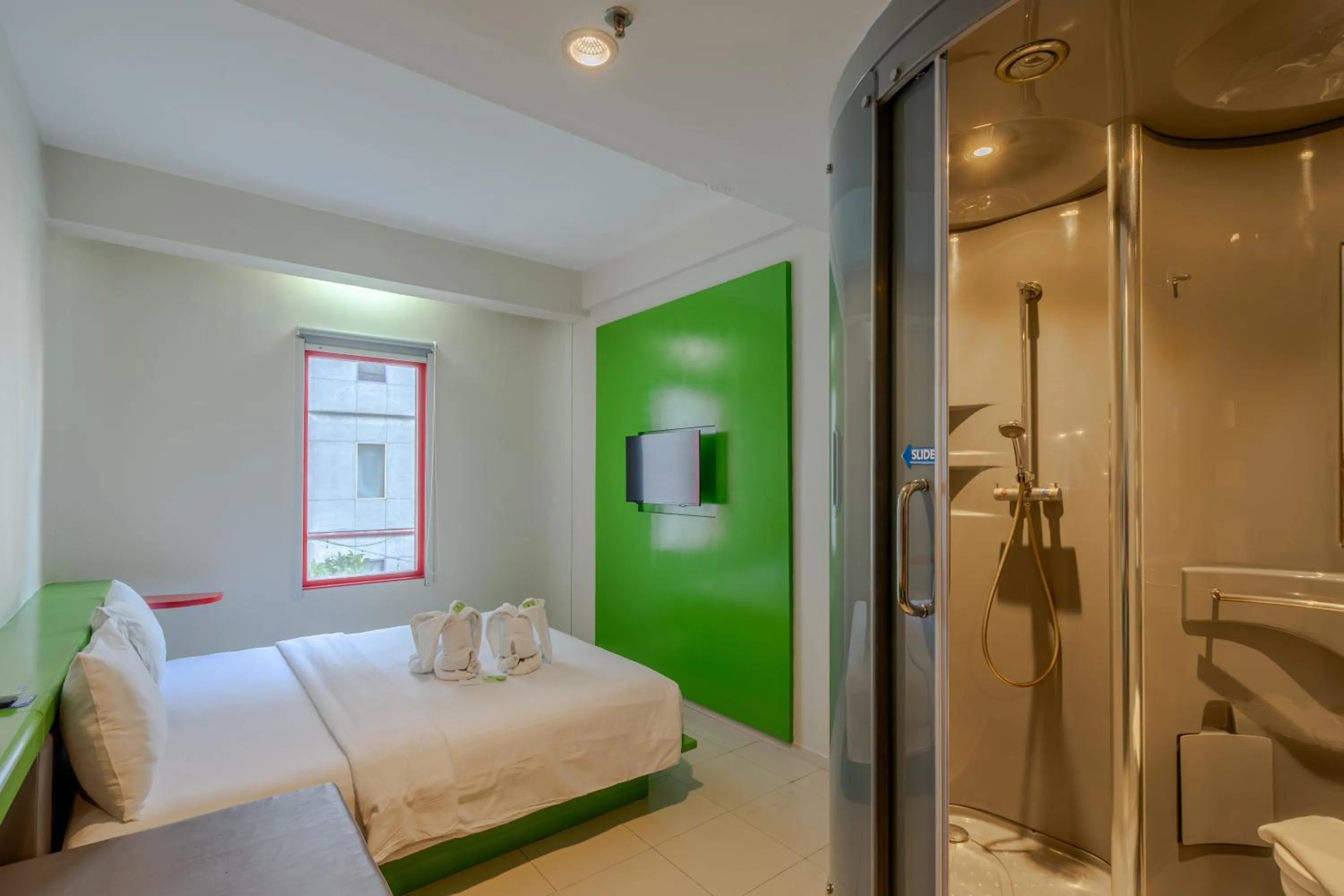 Bedroom, Bed in POP! Hotel Kuta Beach