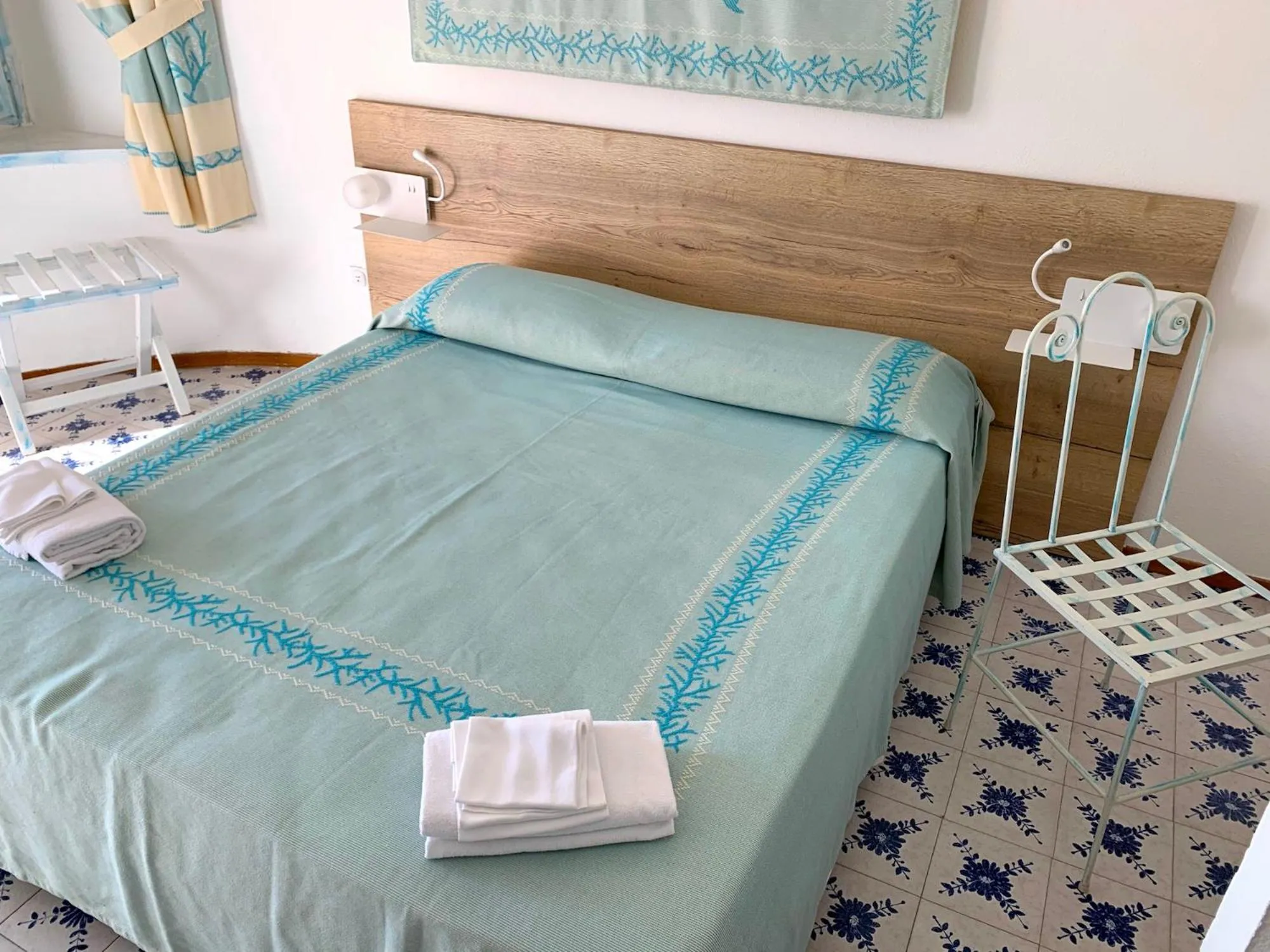 Photo of the whole room, Bed in Club Esse Shardana