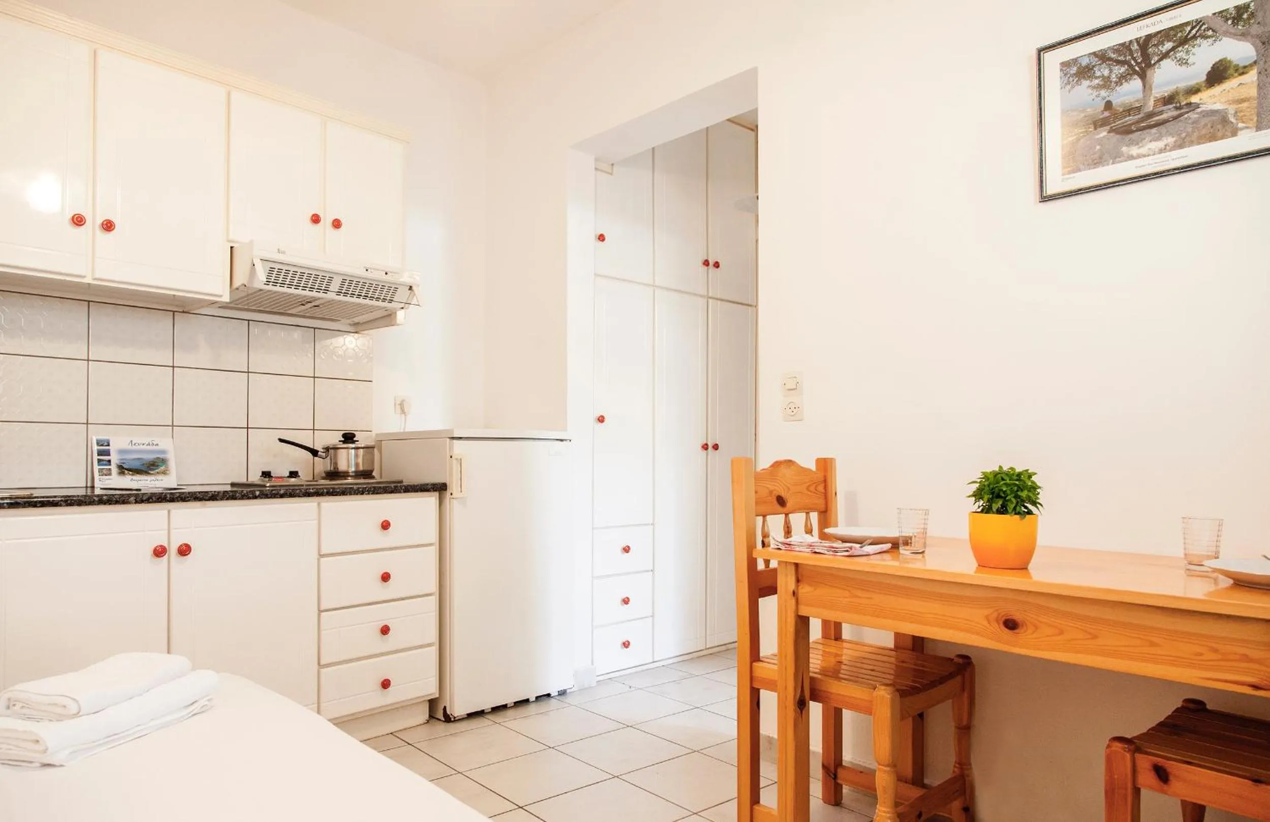 Dining area in Georgakis George Rooms