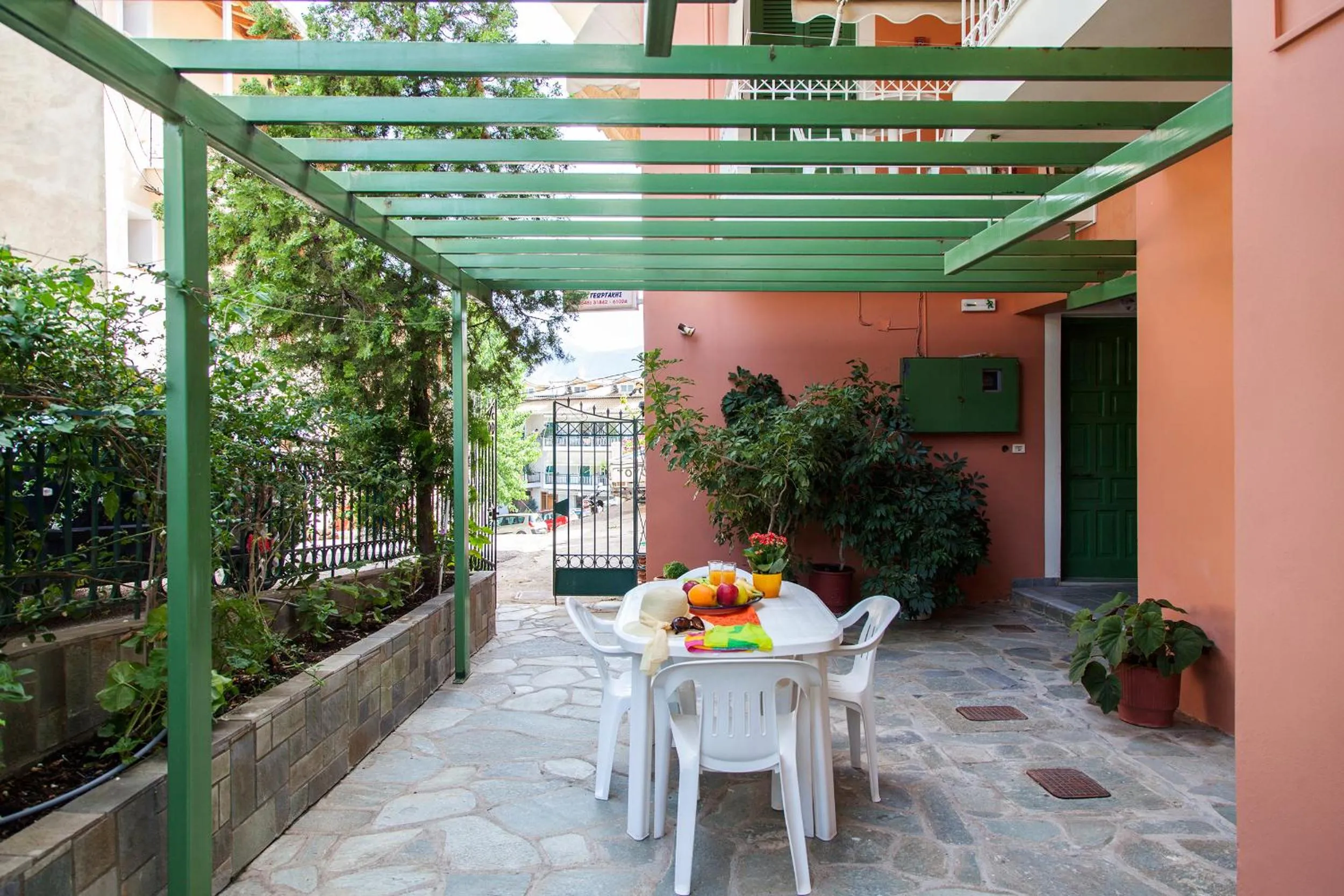 Patio in Georgakis George Rooms