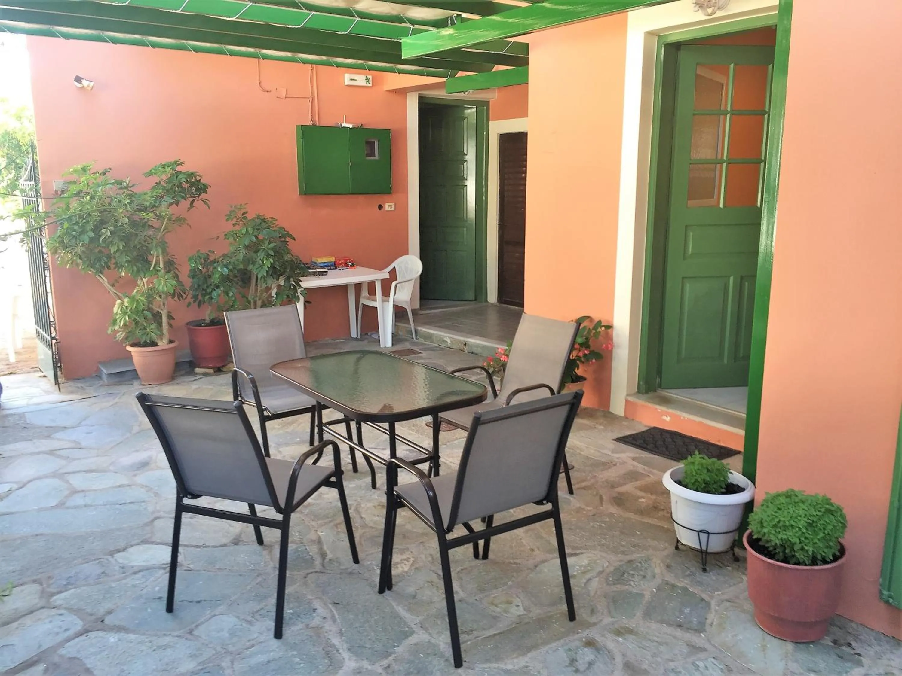 Georgakis George Rooms