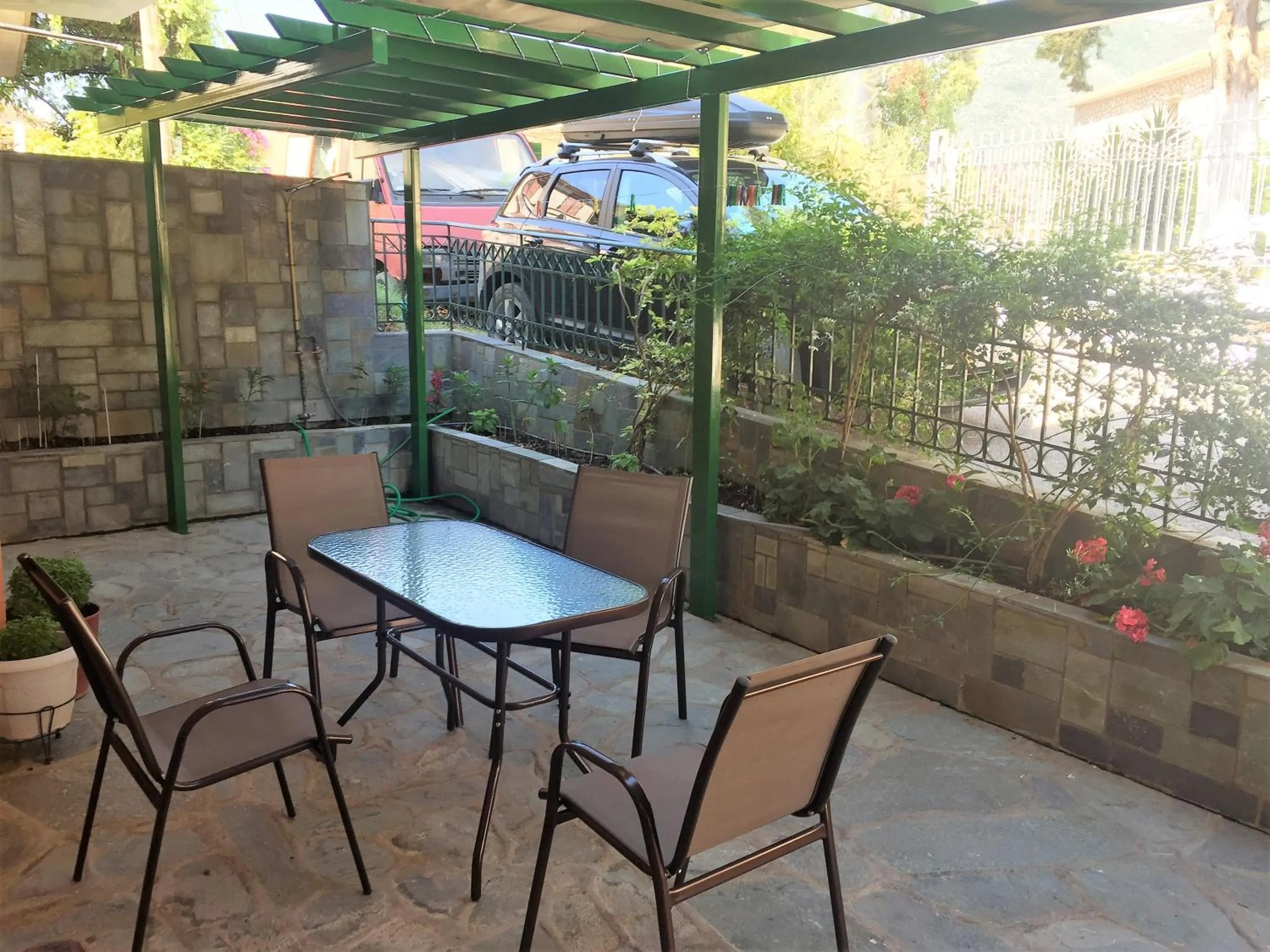 Georgakis George Rooms
