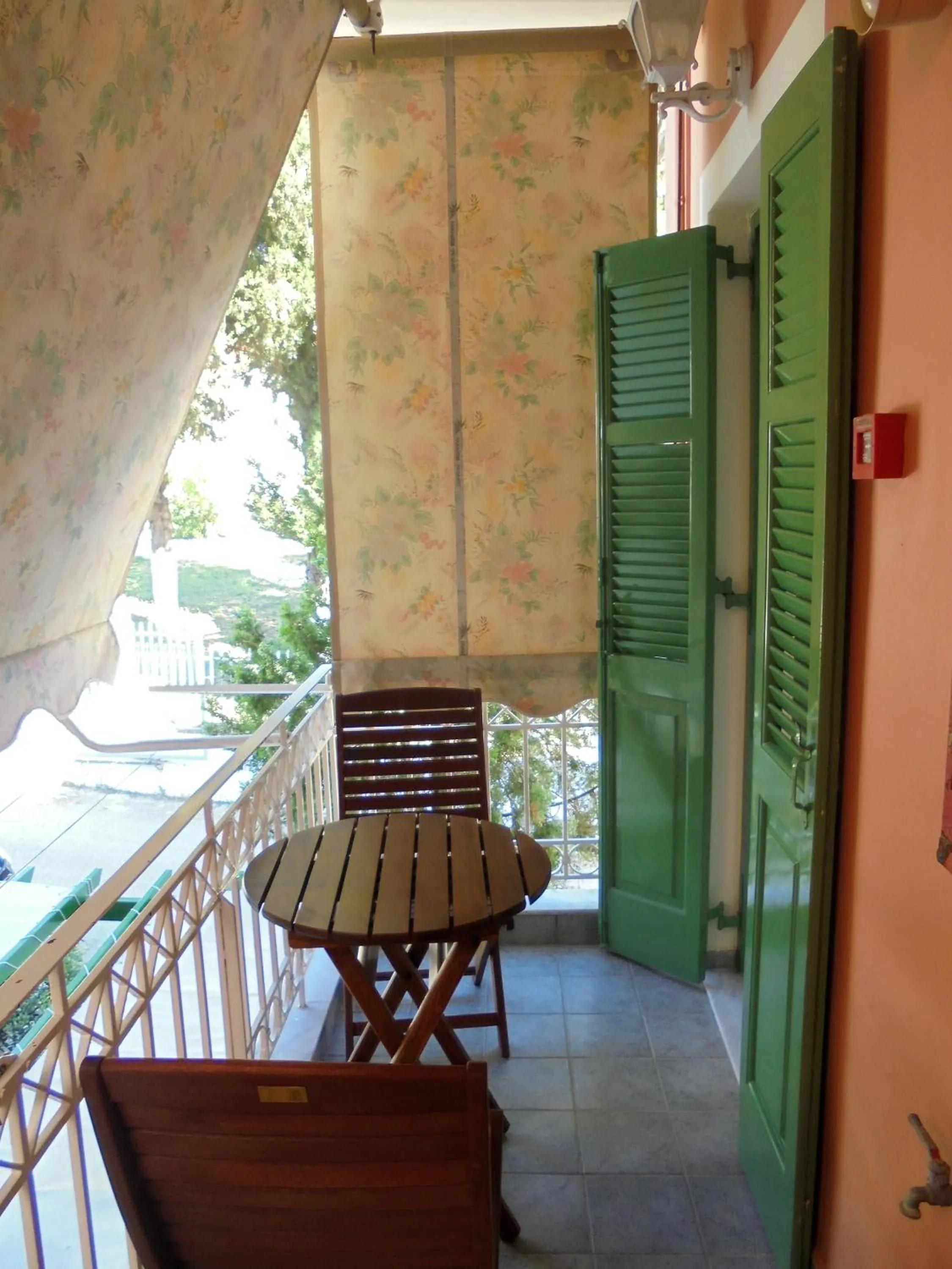 Georgakis George Rooms