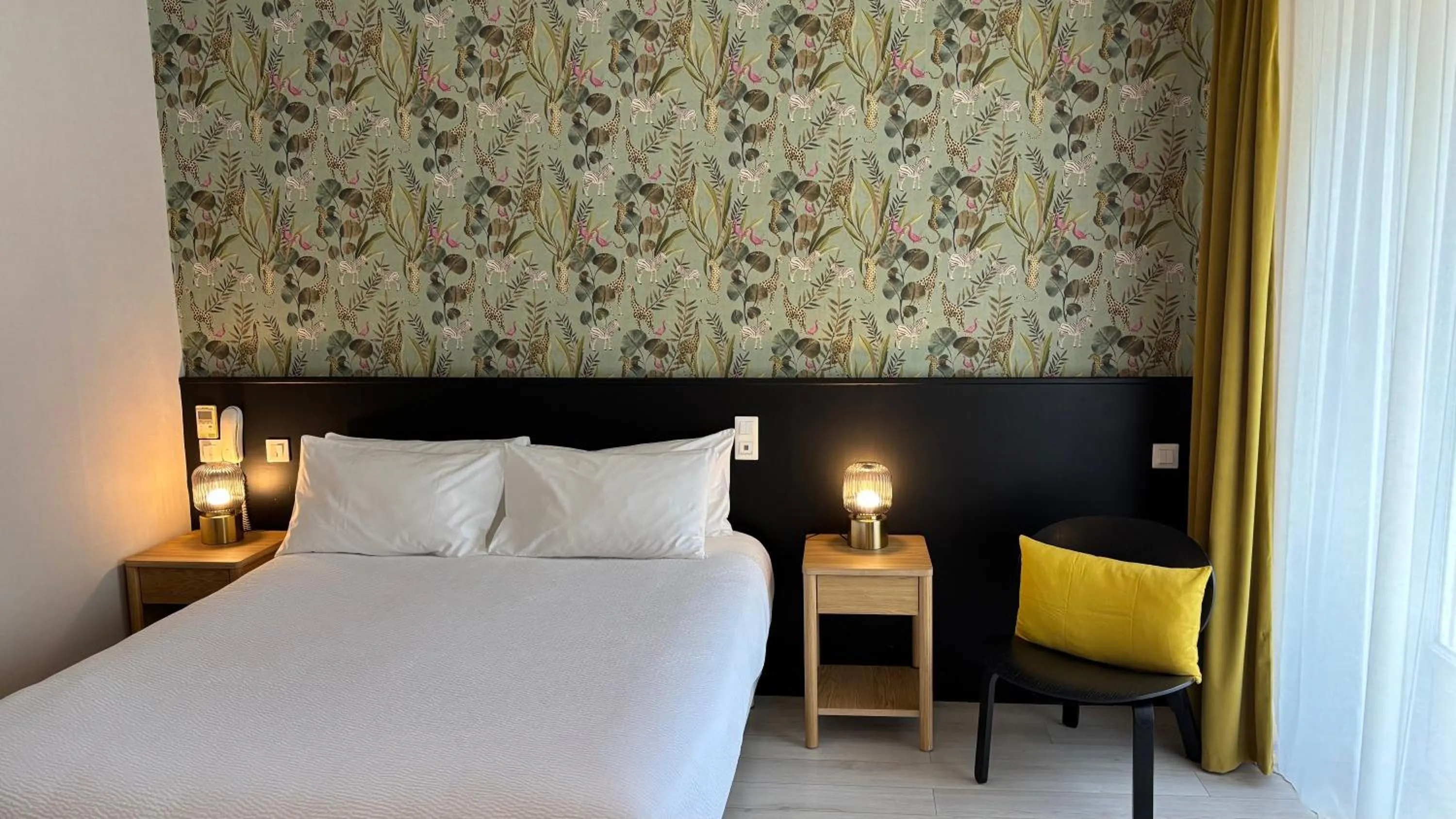 Photo of the whole room, Bed in Logis Hôtel Restaurant Grand Hôtel de Lyon