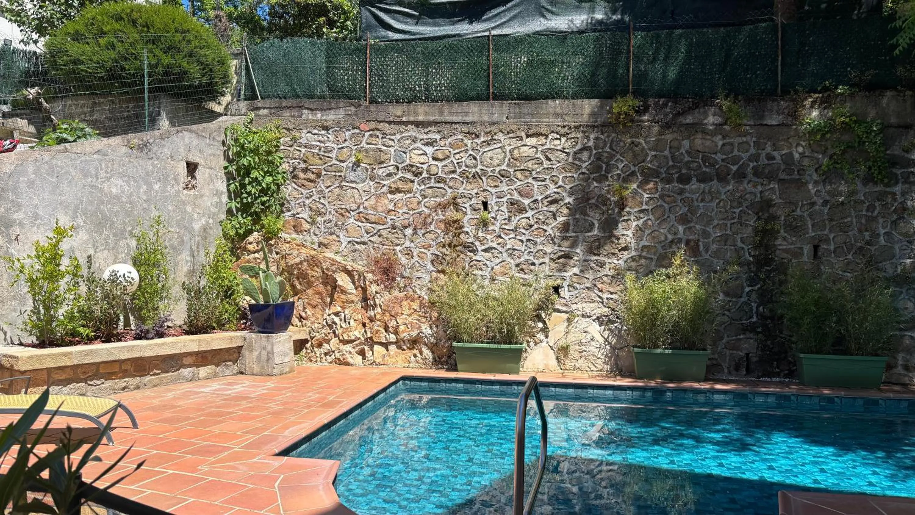 Swimming pool in Logis Hôtel Restaurant Grand Hôtel de Lyon