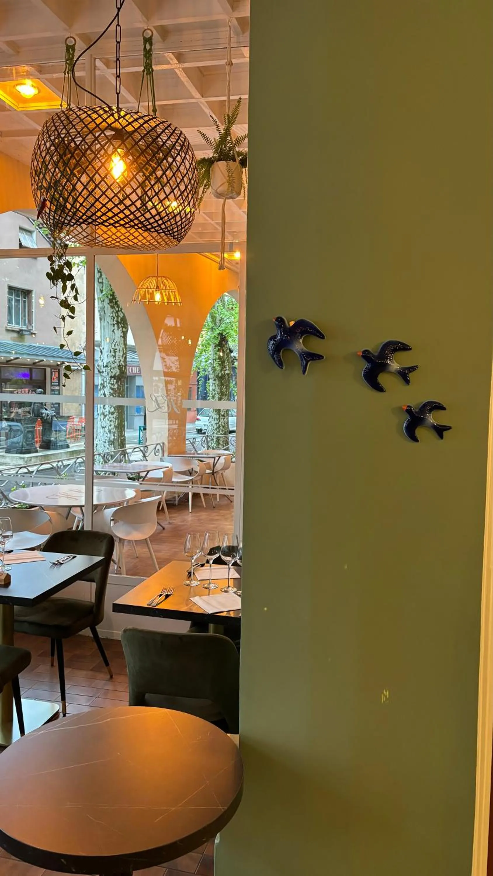 Restaurant/places to eat in Logis Hôtel Restaurant Grand Hôtel de Lyon