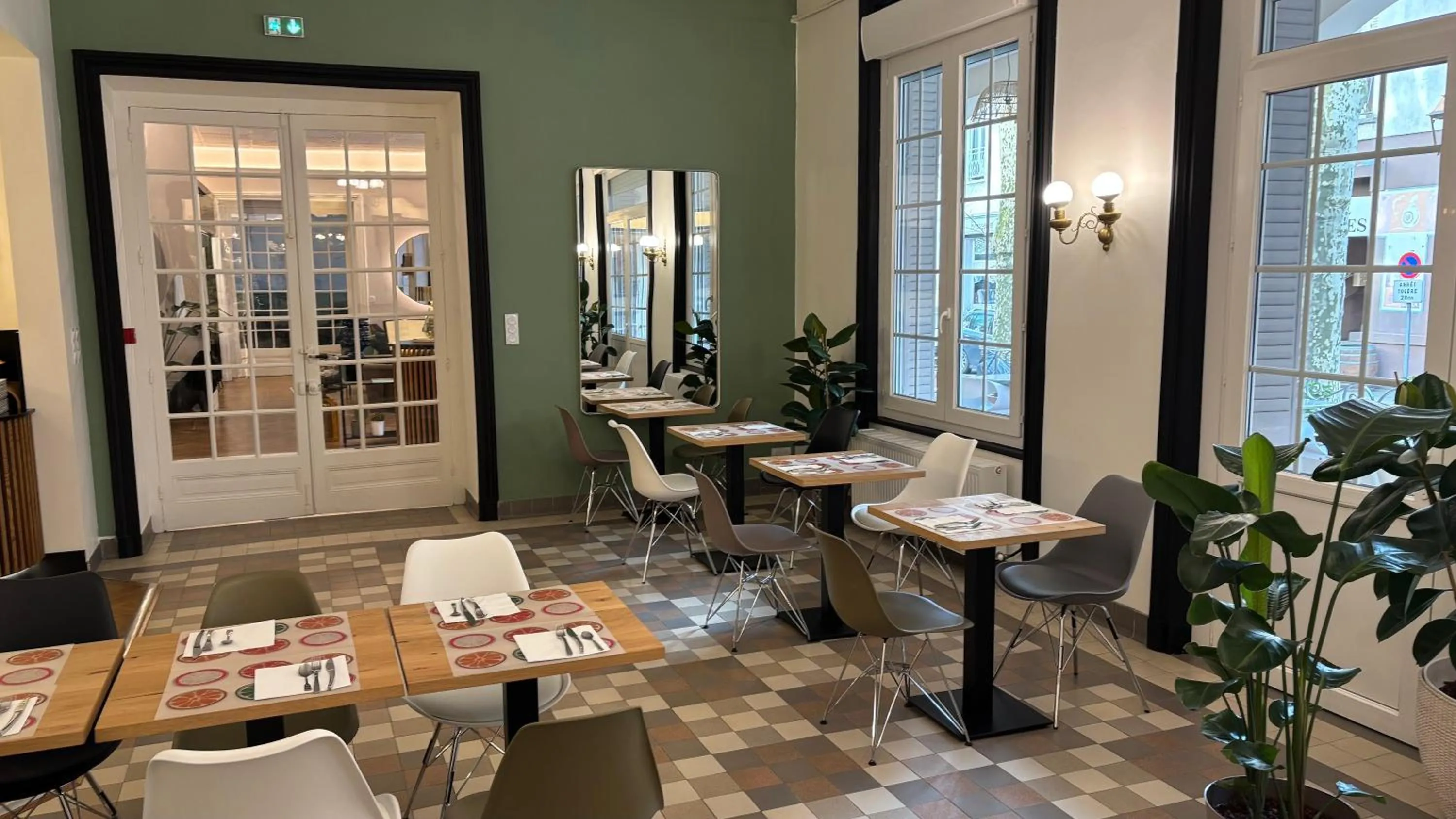 Breakfast in Logis Hôtel Restaurant Grand Hôtel de Lyon