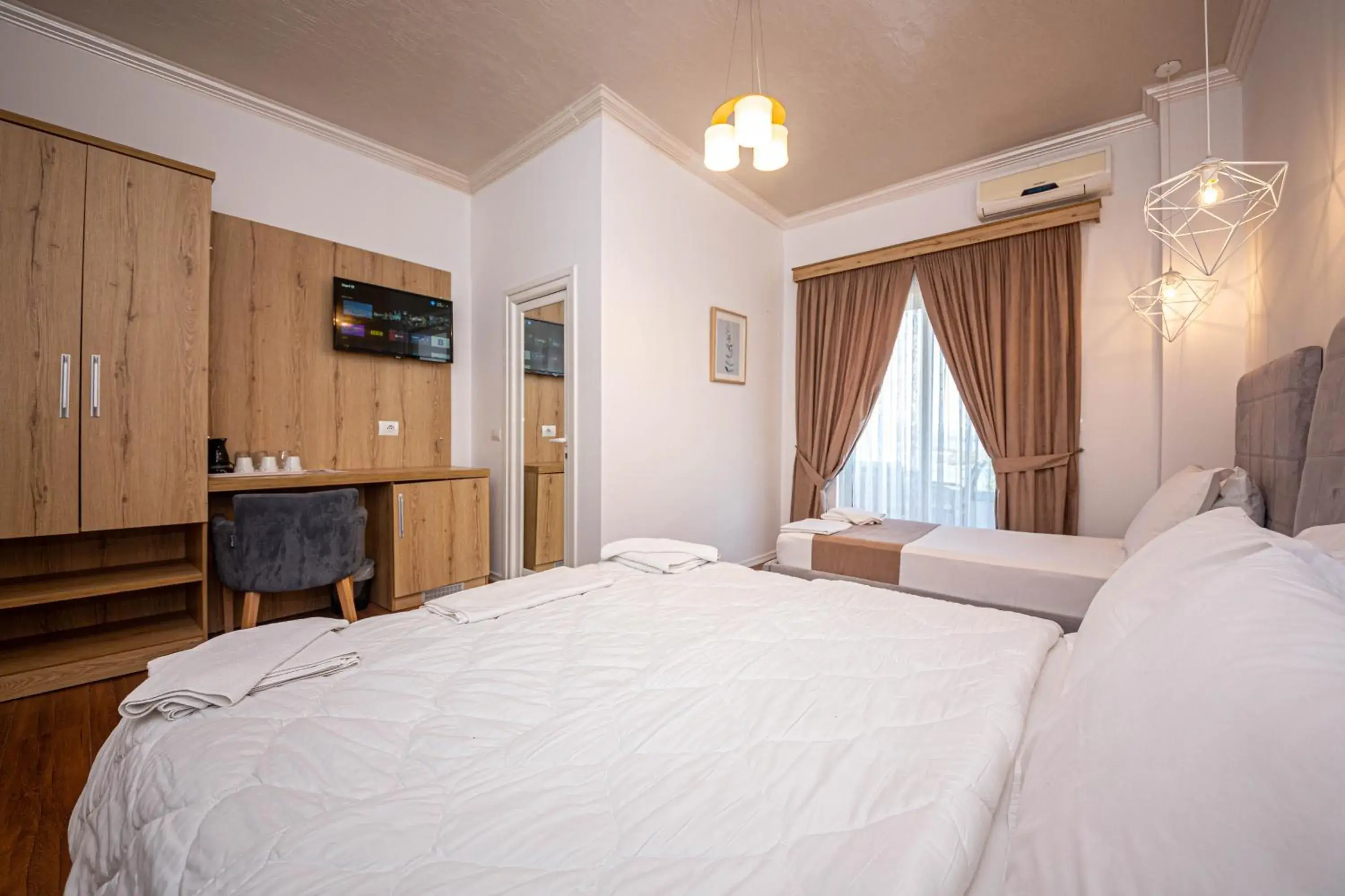 Triple Room with Balcony in Hotel Murati Triple Room with Balcony in Hotel Murati