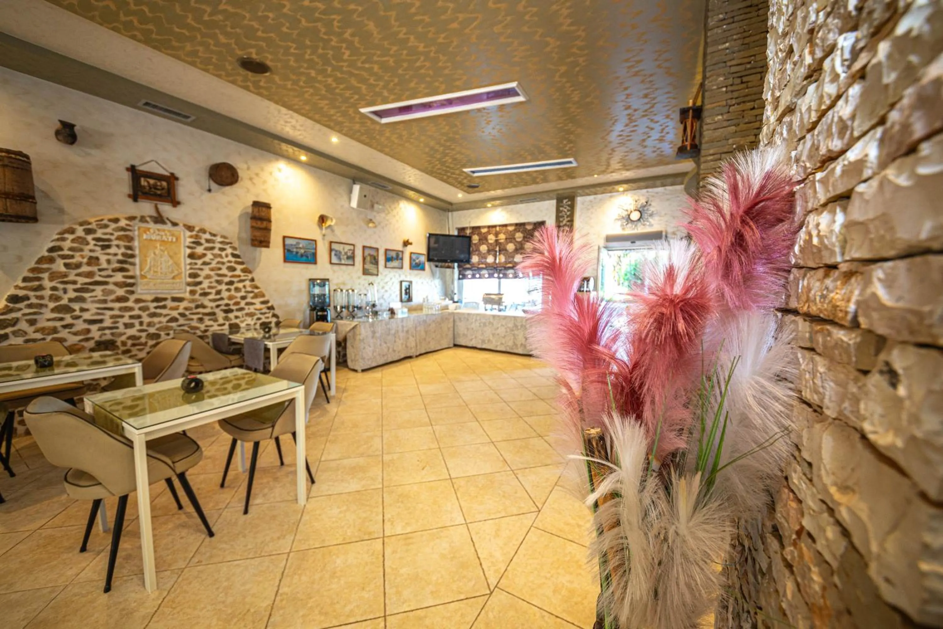 Restaurant/places to eat in Hotel Murati