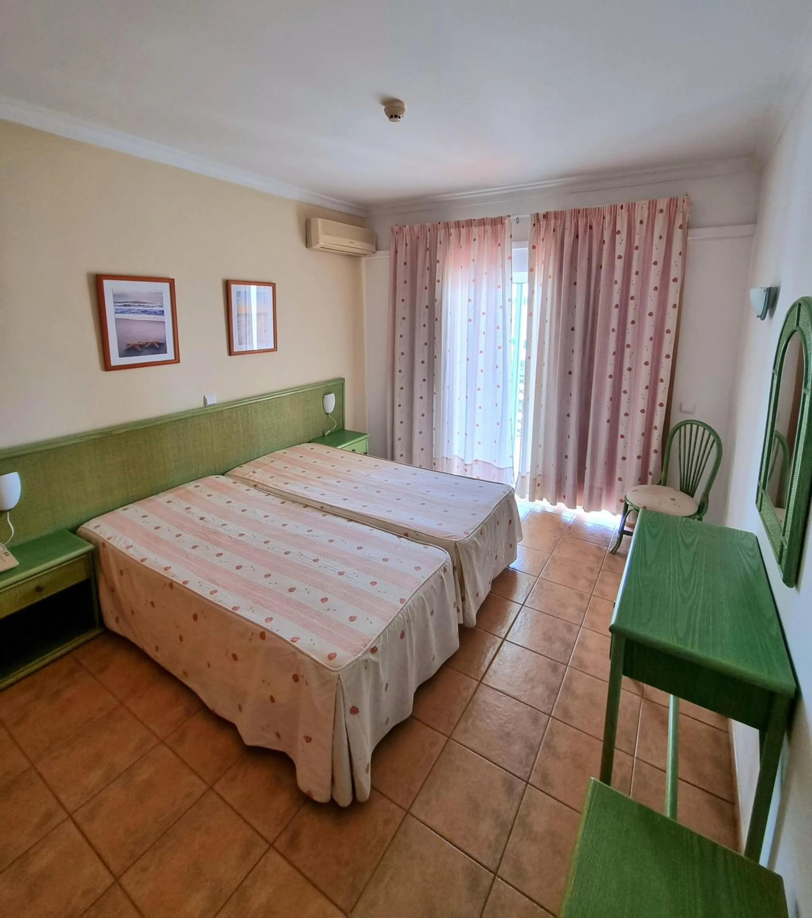 Bed in Apartamentos Turisticos Alagoa Praia