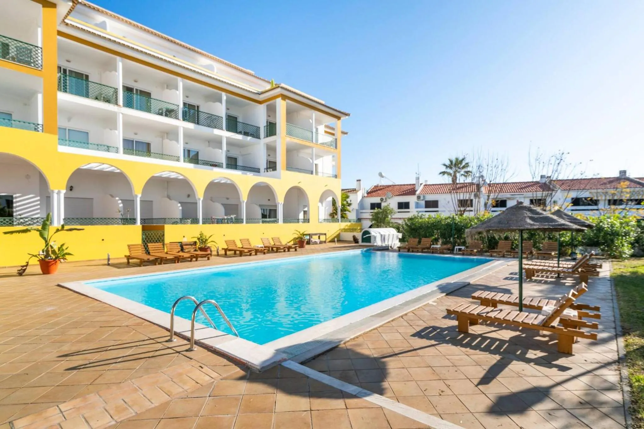 Swimming pool in Apartamentos Turisticos Alagoa Praia